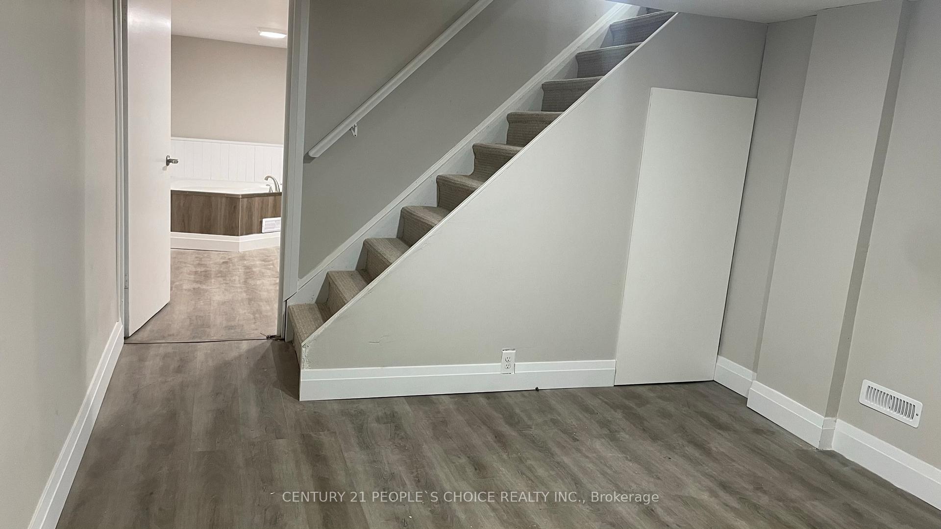 Photo 36 of 136 Edgemont Street N, Hamilton, Crown Point — HOMEH