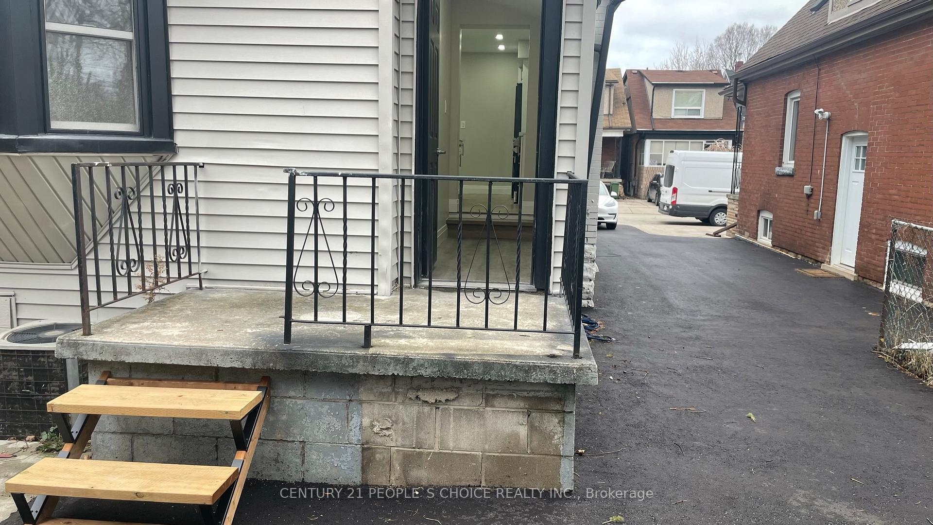 Photo 39 of 136 Edgemont Street N, Hamilton, Crown Point — HOMEH