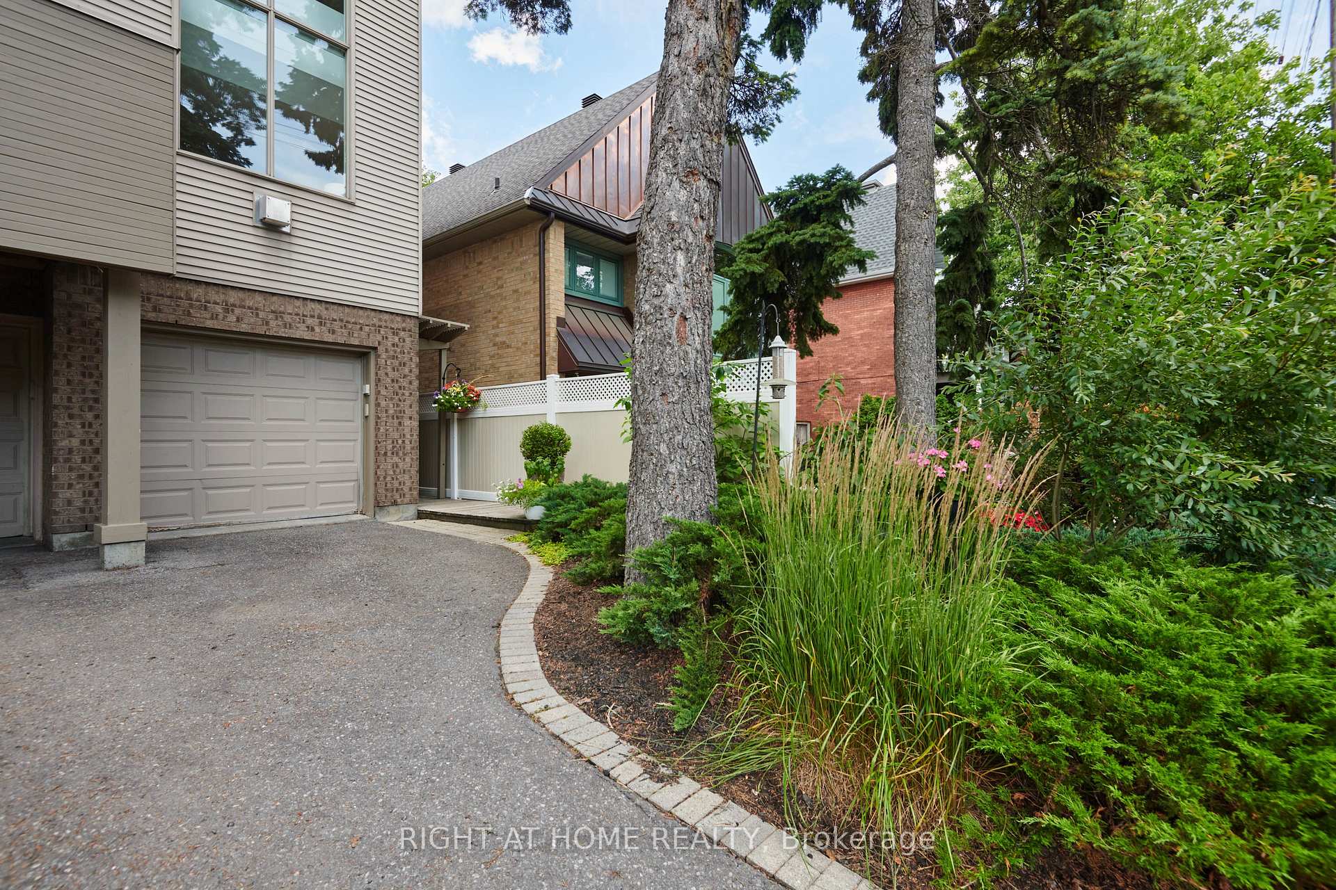 Photo 1 of 239A Sunnyside Avenue, Ottawa, Old Ottawa South — HOMEH
