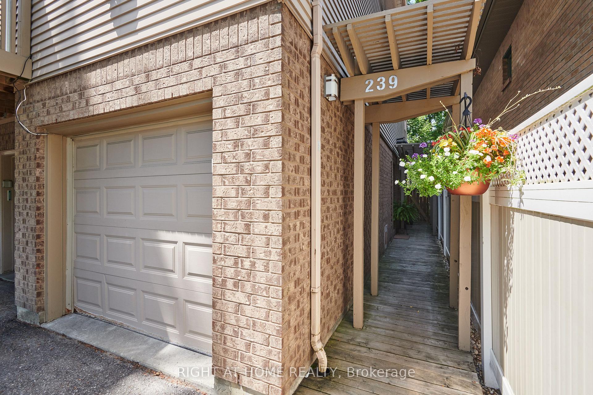 Photo 3 of 239A Sunnyside Avenue, Ottawa, Old Ottawa South — HOMEH