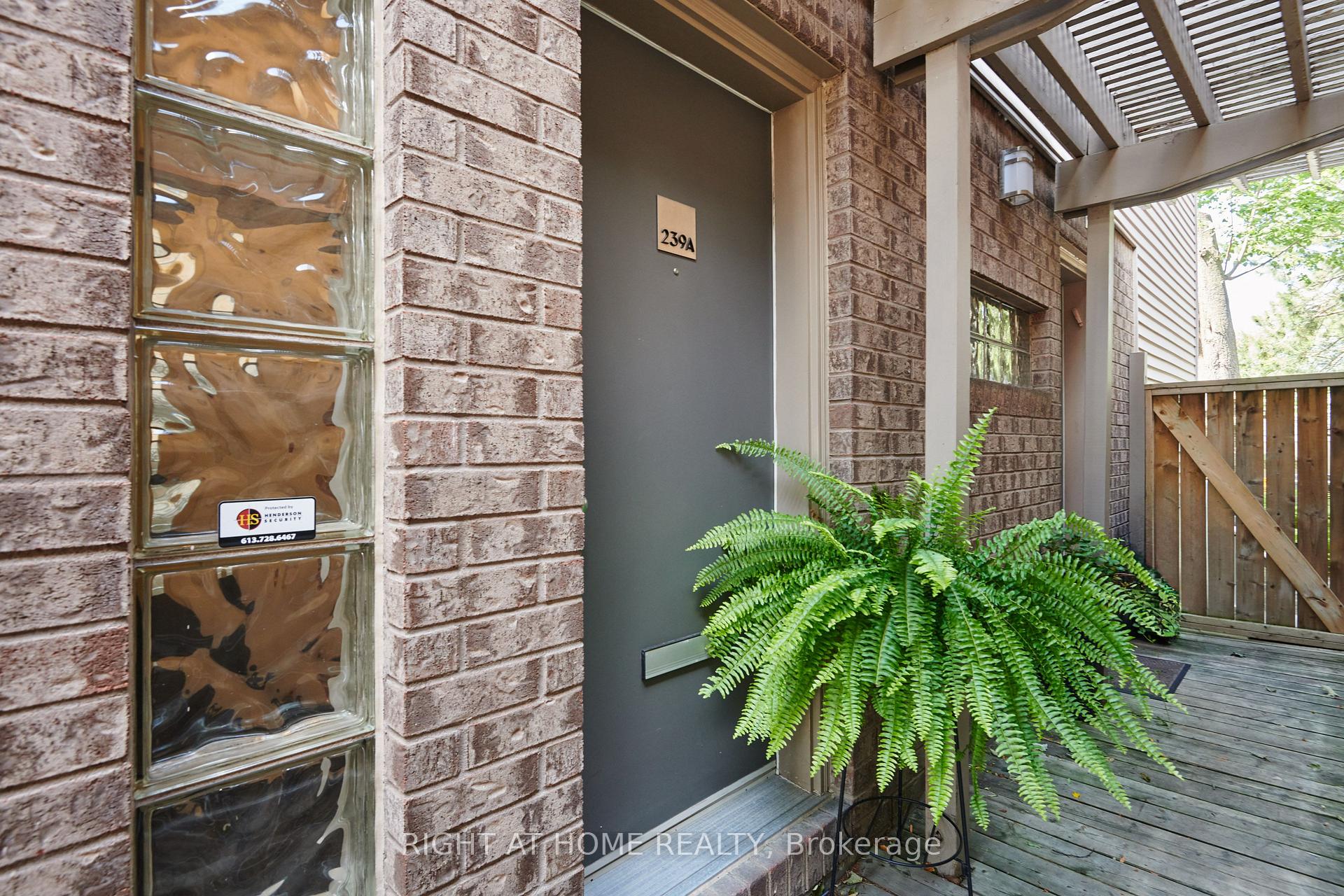 Photo 4 of 239A Sunnyside Avenue, Ottawa, Old Ottawa South — HOMEH