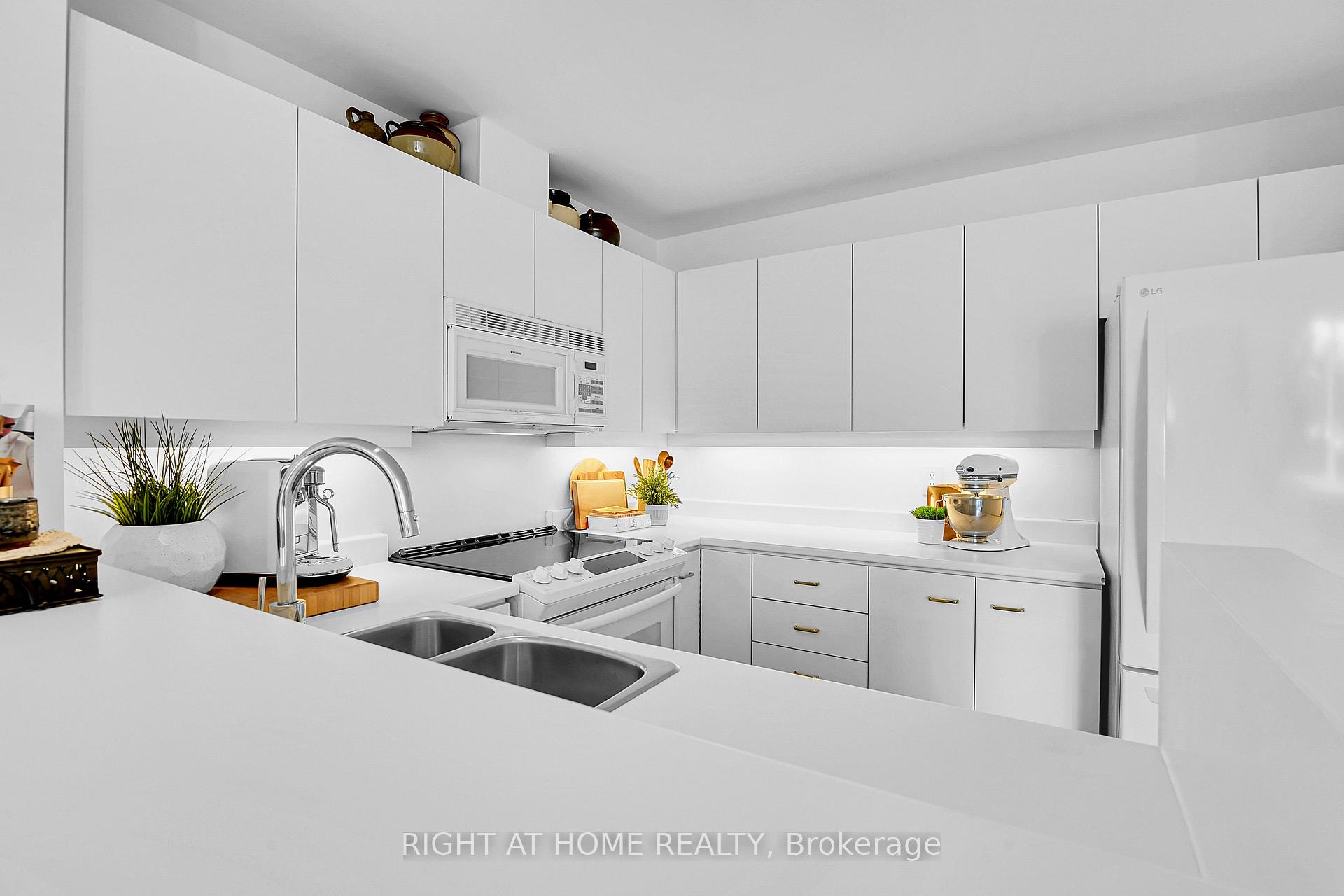 Photo 15 of 239A Sunnyside Avenue, Ottawa, Old Ottawa South — HOMEH