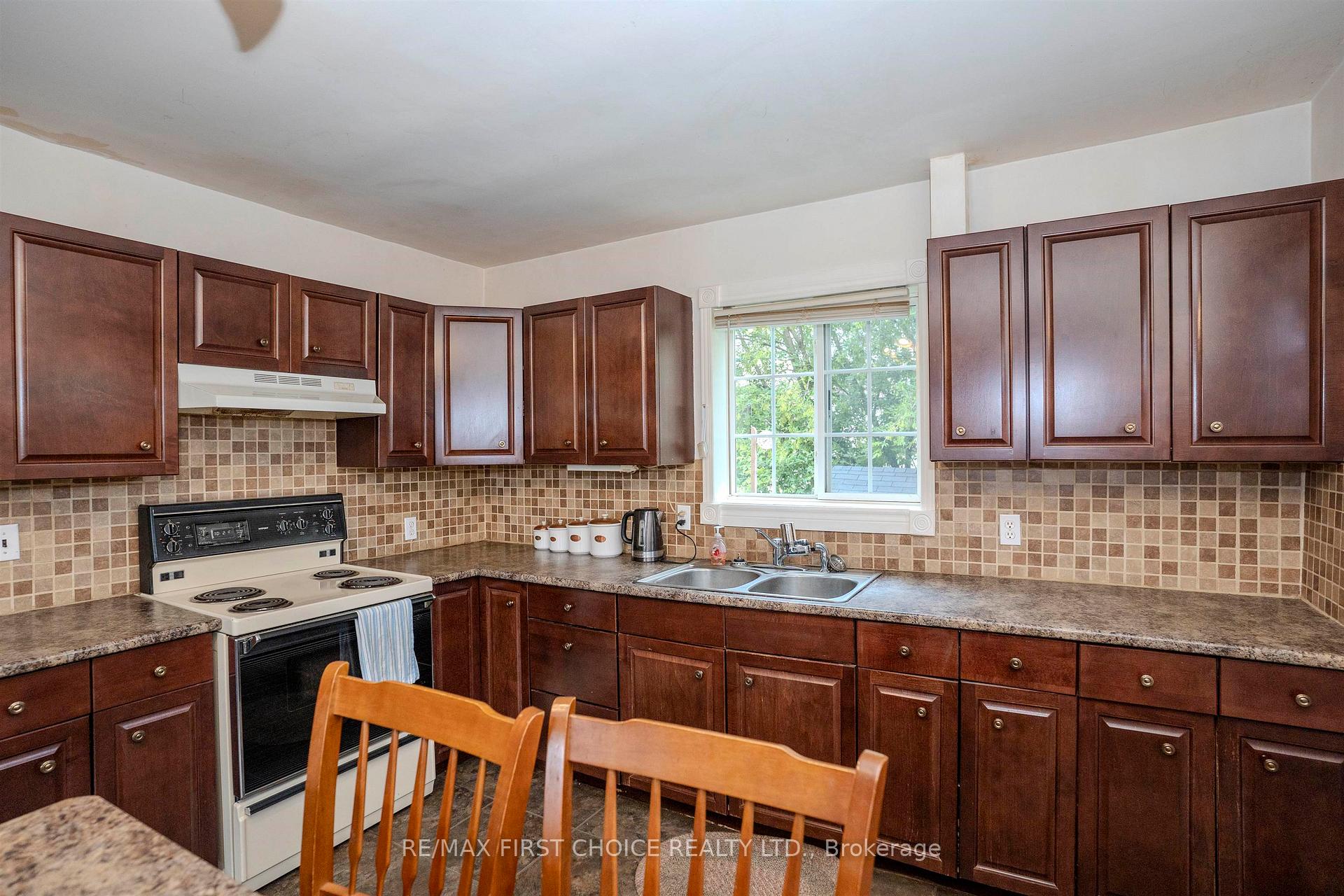 Photo 4 of 237 Finlayson Street, Thunder Bay, East End — HOMEH