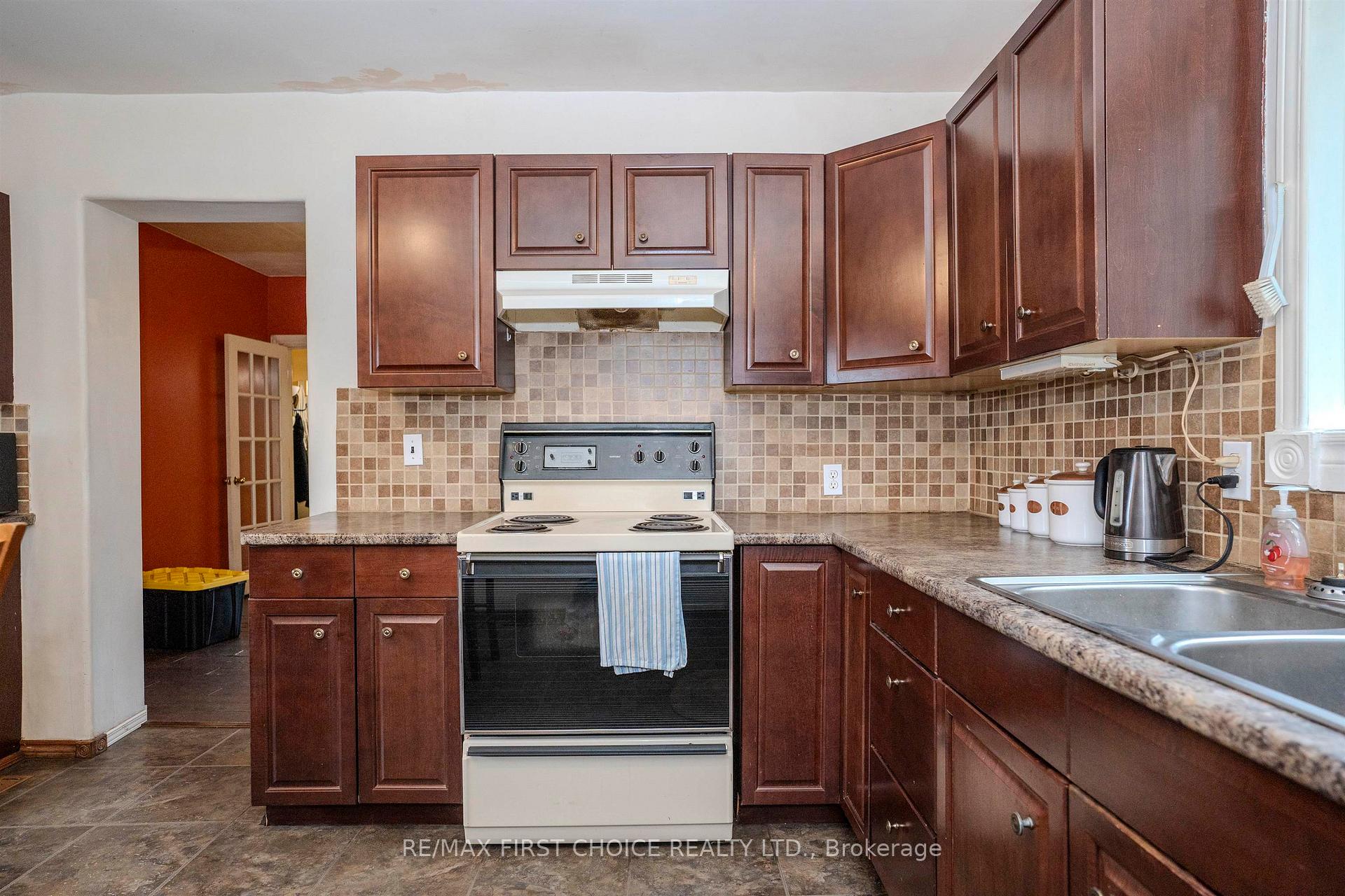 Photo 5 of 237 Finlayson Street, Thunder Bay, East End — HOMEH