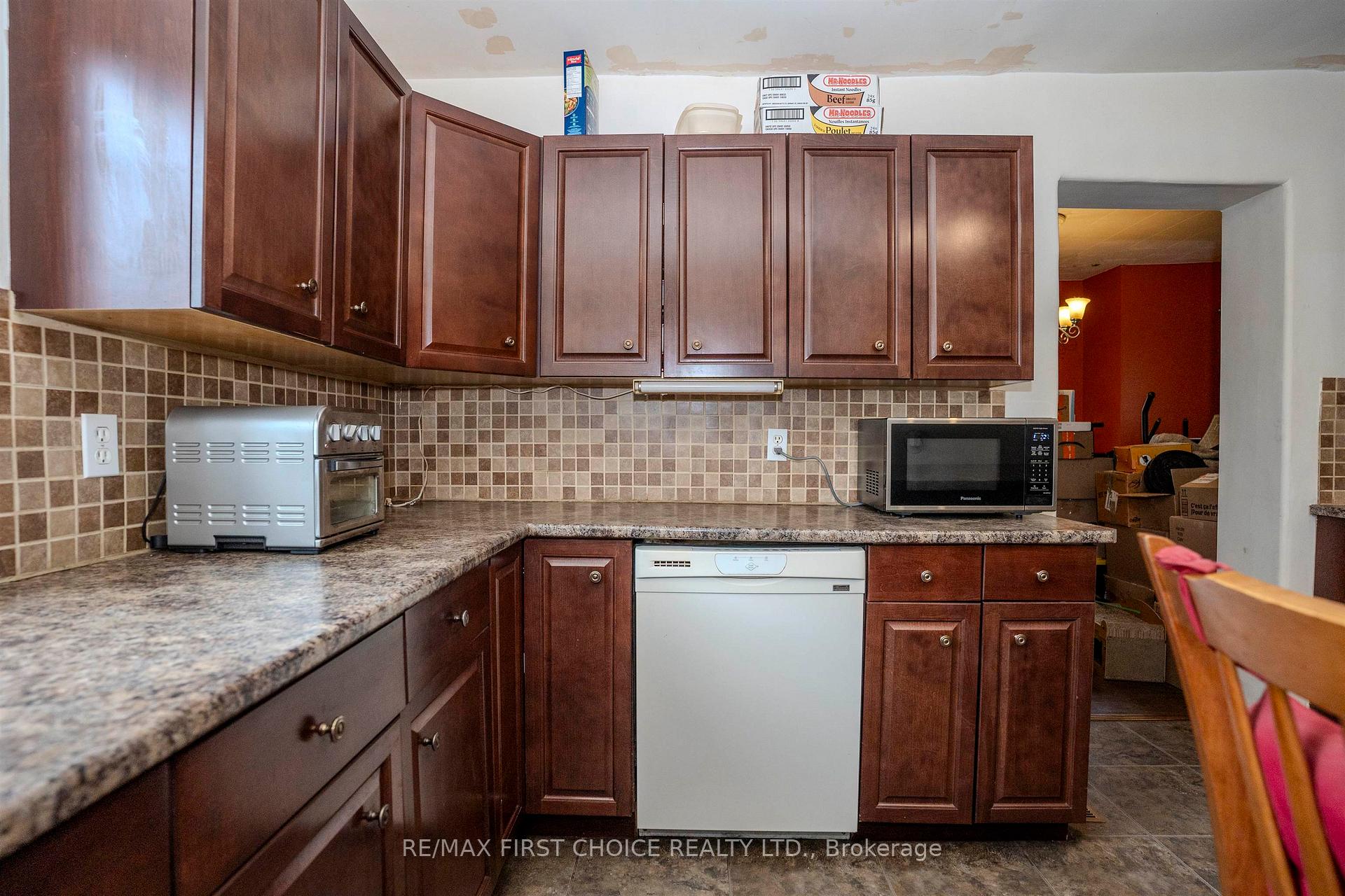 Photo 6 of 237 Finlayson Street, Thunder Bay, East End — HOMEH