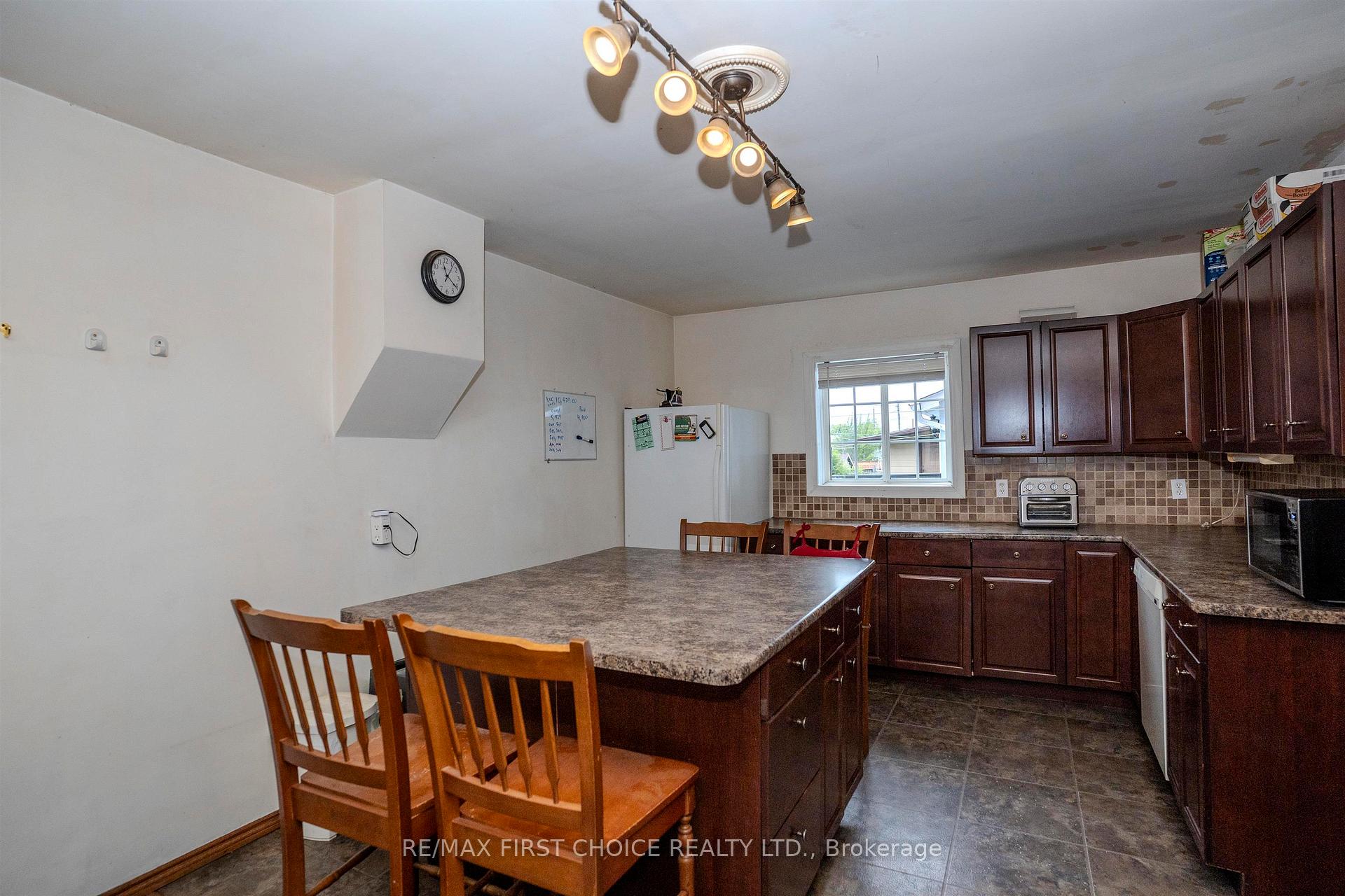 Photo 9 of 237 Finlayson Street, Thunder Bay, East End — HOMEH