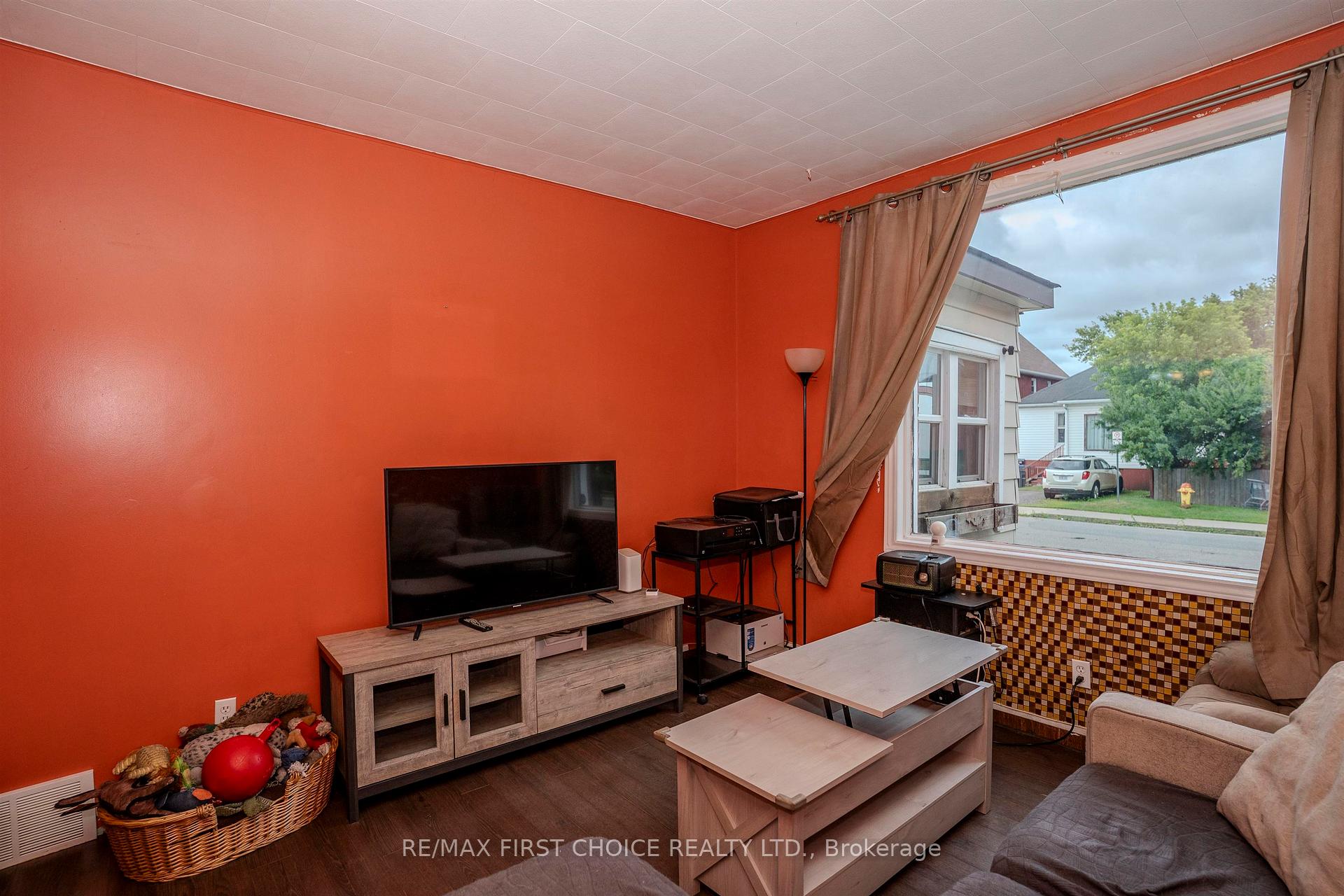 Photo 13 of 237 Finlayson Street, Thunder Bay, East End — HOMEH