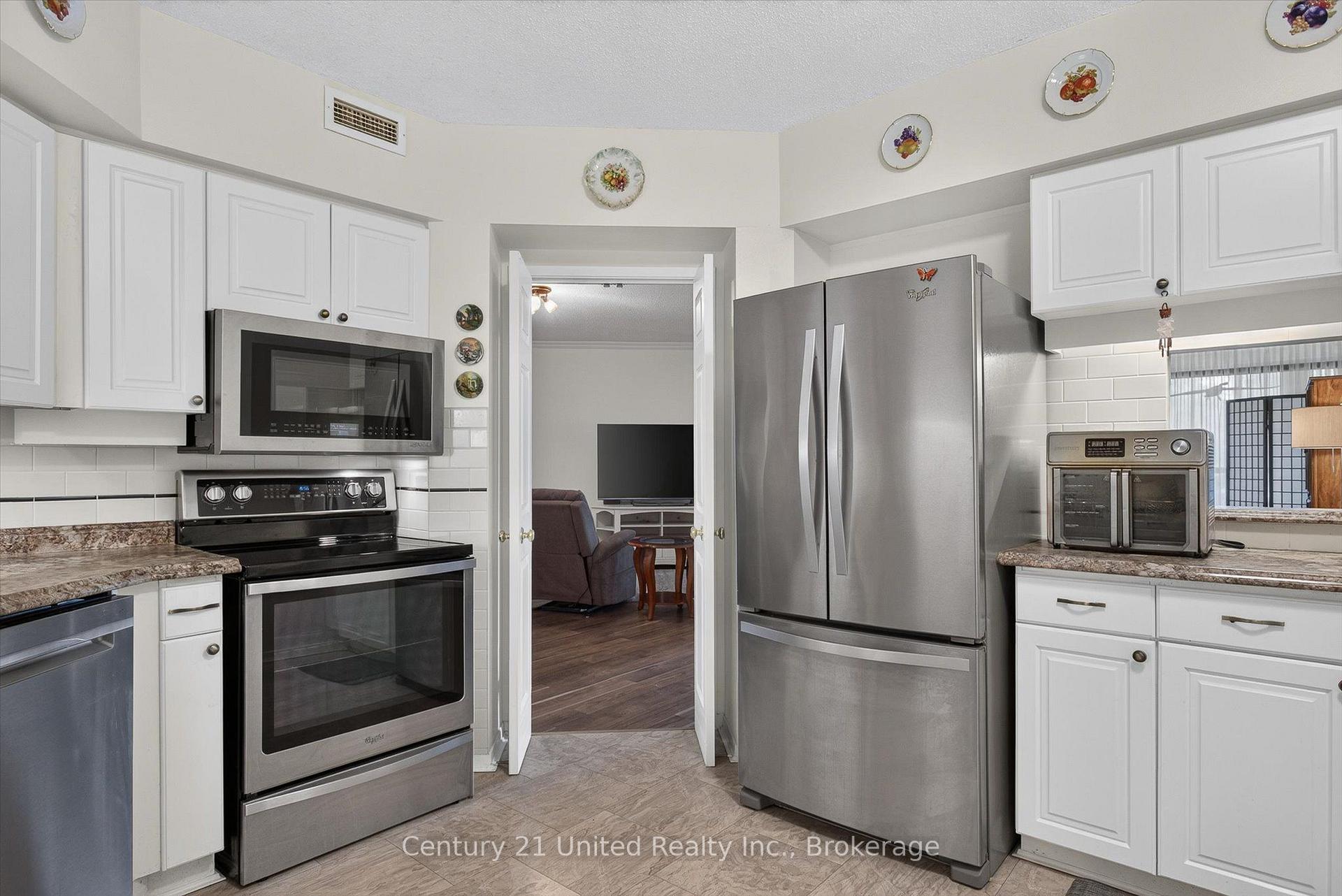Photo 9 of Unit 203, 1818 Cherryhill Road, Peterborough, Monaghan Ward 2 — HOMEH