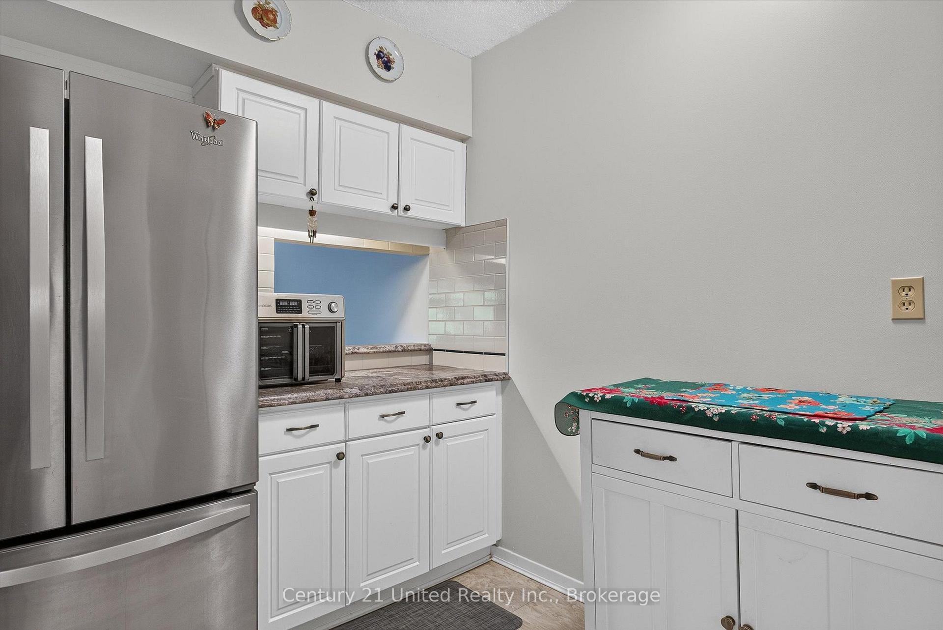 Photo 10 of Unit 203, 1818 Cherryhill Road, Peterborough, Monaghan Ward 2 — HOMEH