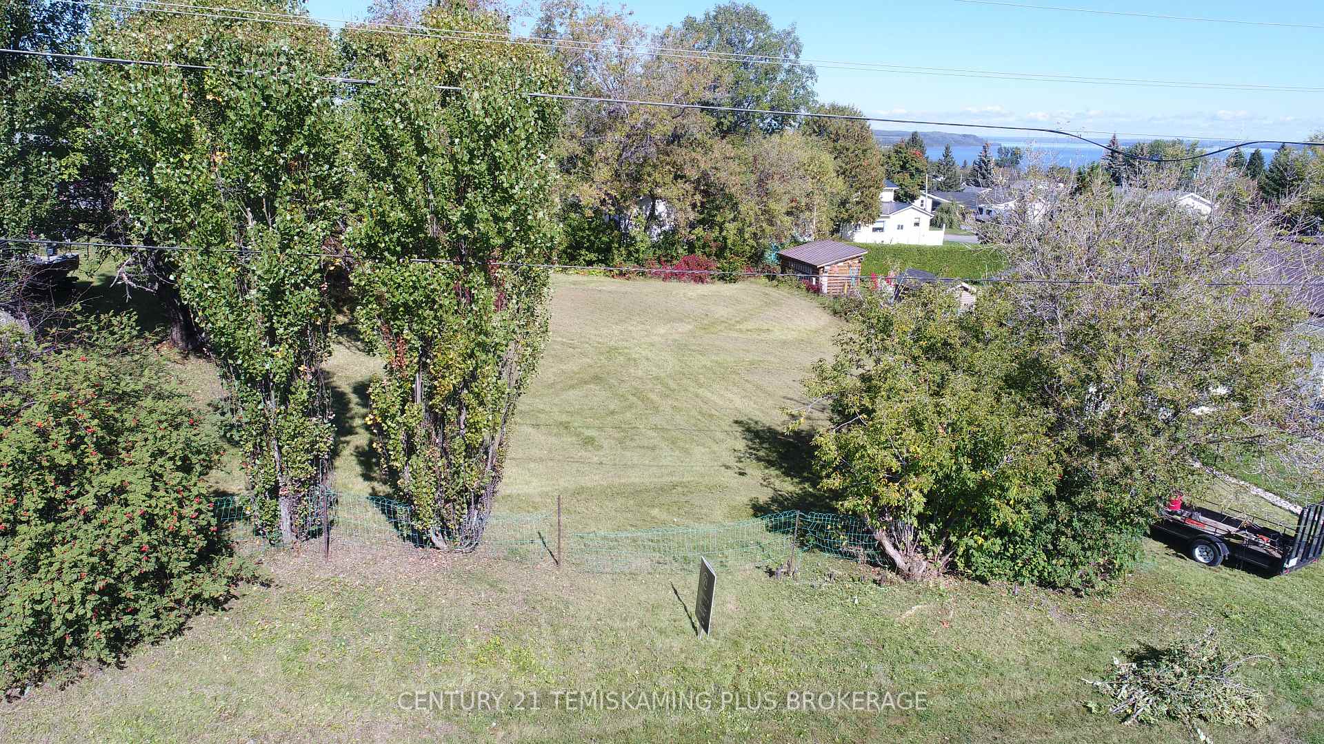 Photo 2 of 141-142 Algonquin Drive, Temiskaming Shores, Haileybury — HOMEH