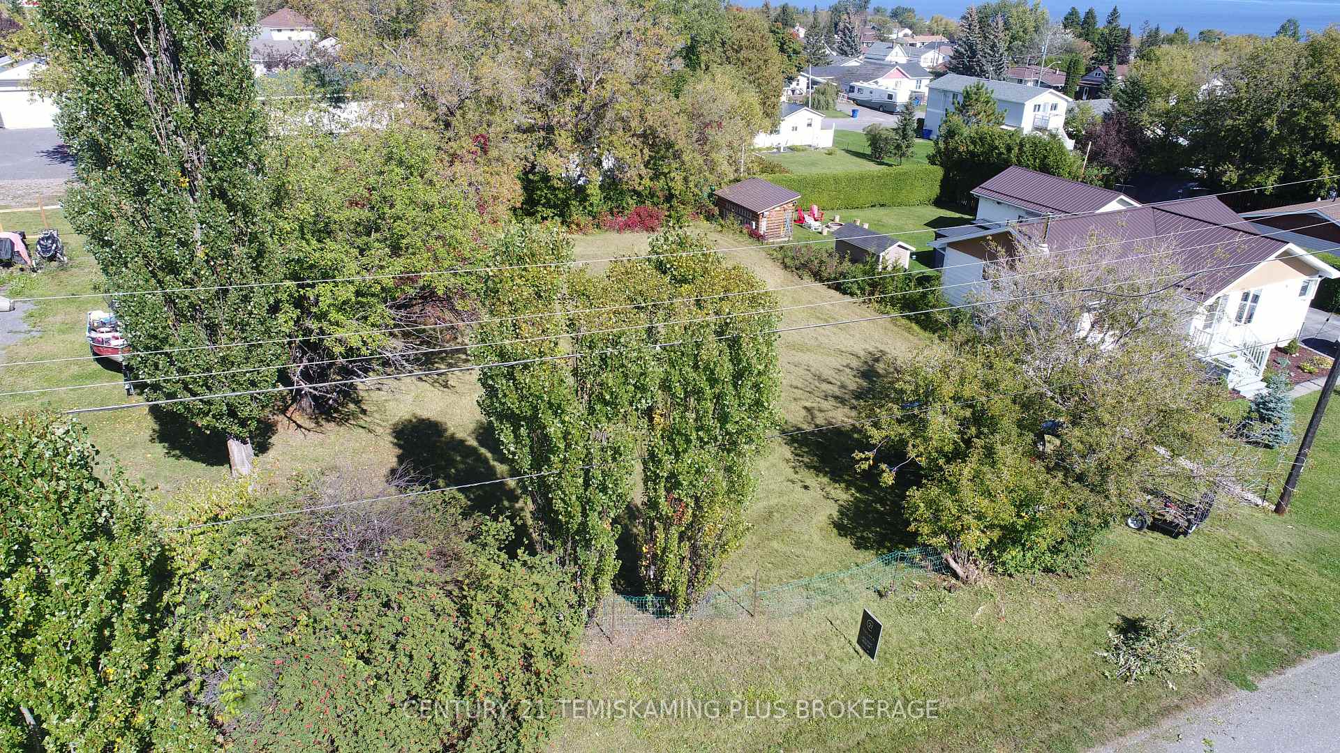 Photo 3 of 141-142 Algonquin Drive, Temiskaming Shores, Haileybury — HOMEH