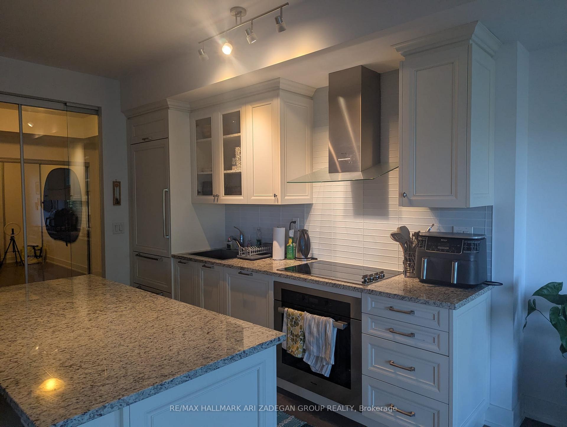 Photo 2 of Unit 514, 3018 Yonge Street, Toronto, Lawrence Park South — HOMEH