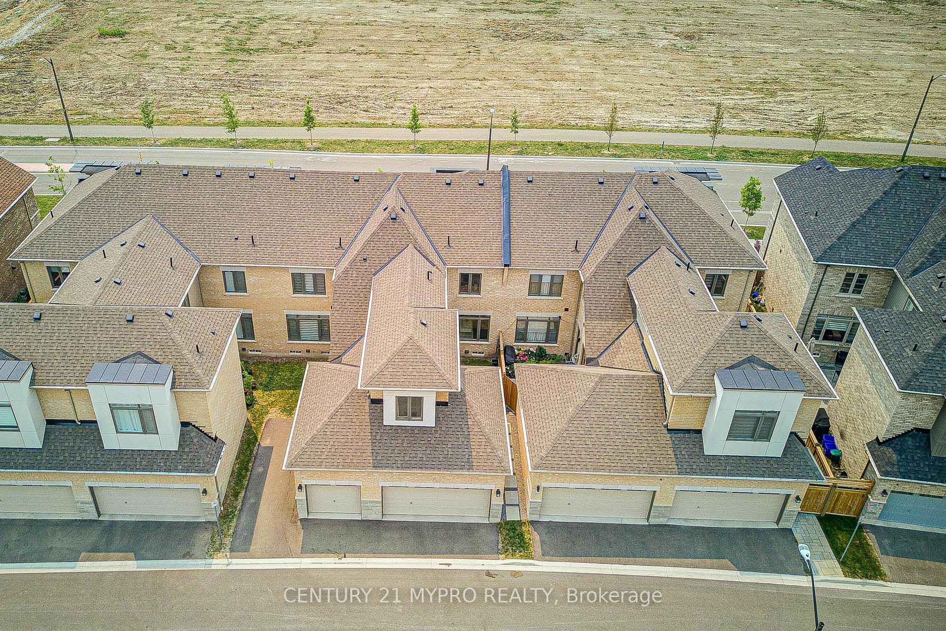 Photo 6 of 261 Coronation Road, Whitby, Rural Whitby — HOMEH