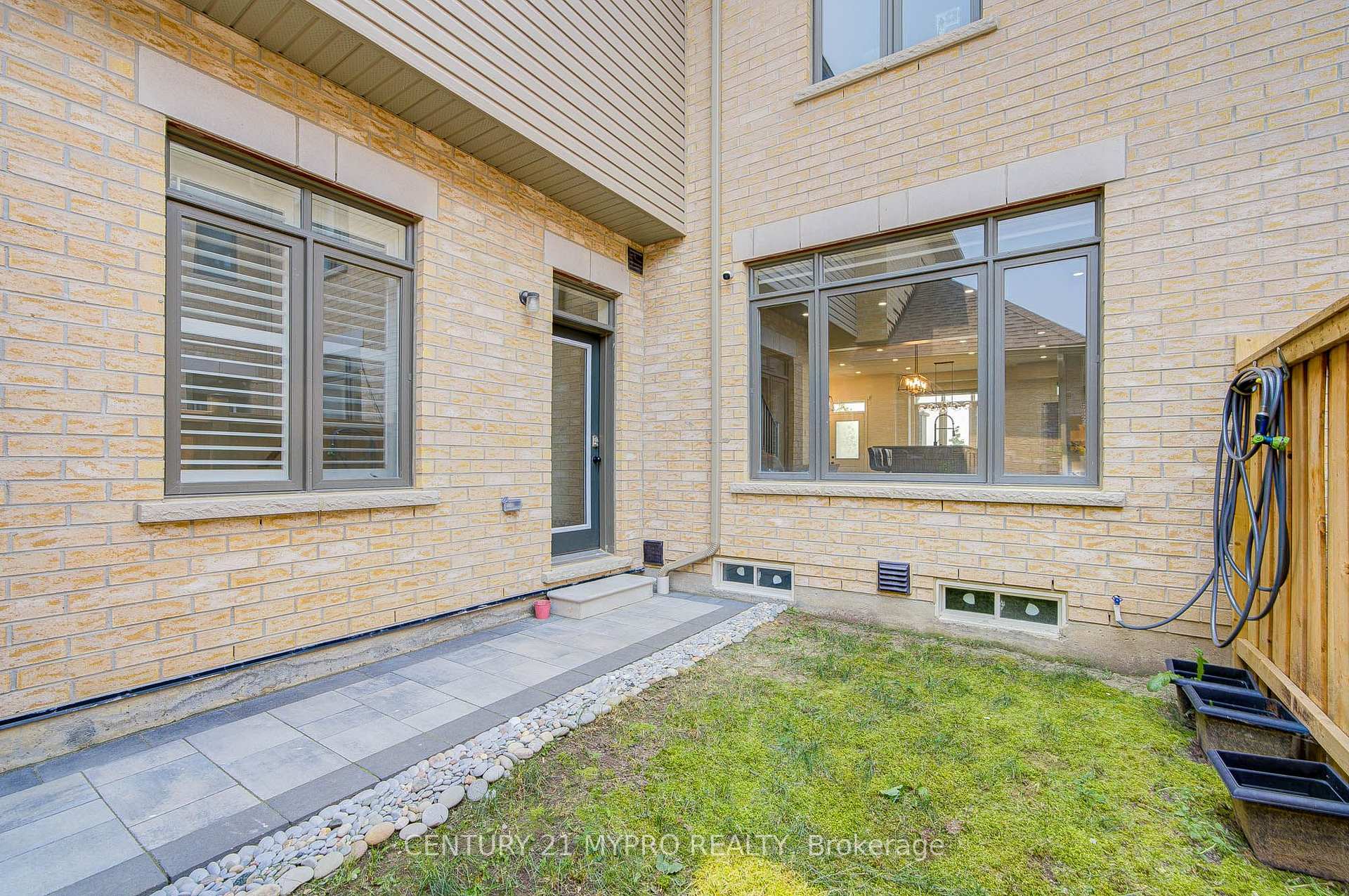 Photo 24 of 261 Coronation Road, Whitby, Rural Whitby — HOMEH