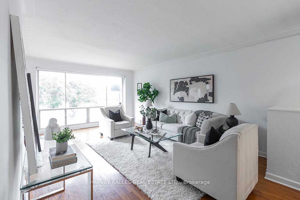 Photo 2 of 135 Combe Avenue, North York, Bathurst Manor — HOMEH