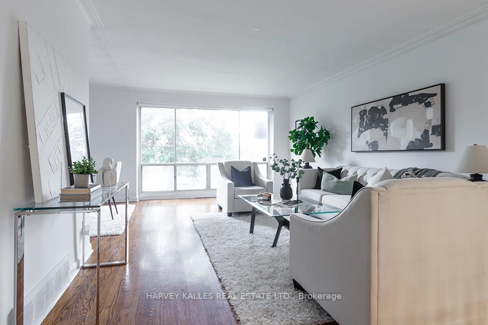 Photo 6 of 135 Combe Avenue, North York, Bathurst Manor — HOMEH