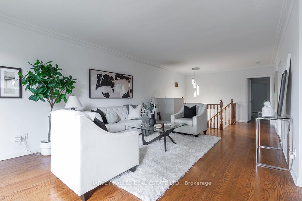 Photo 7 of 135 Combe Avenue, North York, Bathurst Manor — HOMEH
