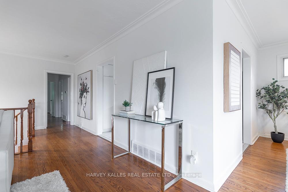 Photo 8 of 135 Combe Avenue, North York, Bathurst Manor — HOMEH