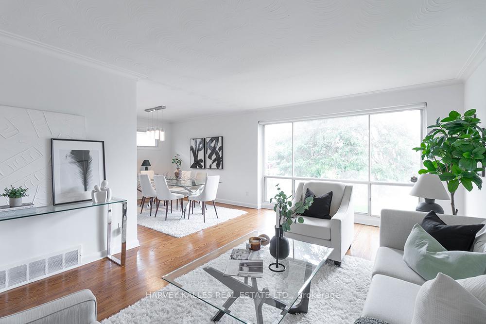 Photo 9 of 135 Combe Avenue, North York, Bathurst Manor — HOMEH
