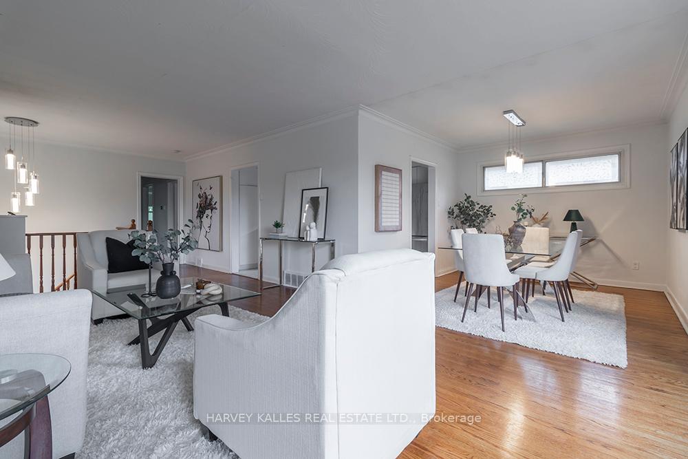 Photo 10 of 135 Combe Avenue, North York, Bathurst Manor — HOMEH