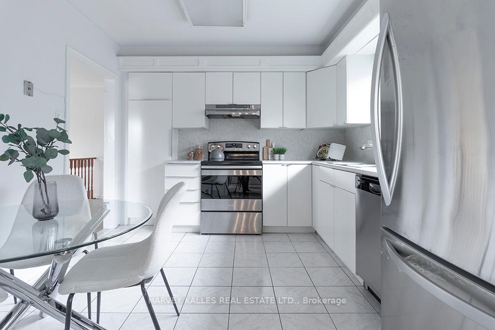 Photo 16 of 135 Combe Avenue, North York, Bathurst Manor — HOMEH