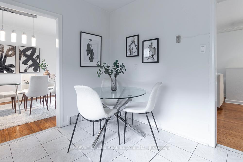 Photo 17 of 135 Combe Avenue, North York, Bathurst Manor — HOMEH