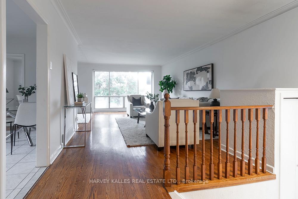 Photo 18 of 135 Combe Avenue, North York, Bathurst Manor — HOMEH
