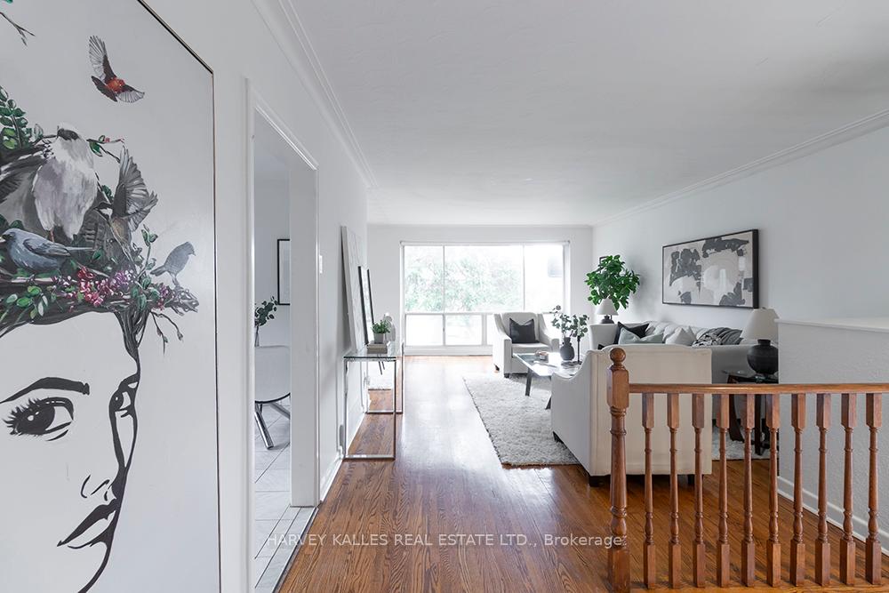 Photo 19 of 135 Combe Avenue, North York, Bathurst Manor — HOMEH