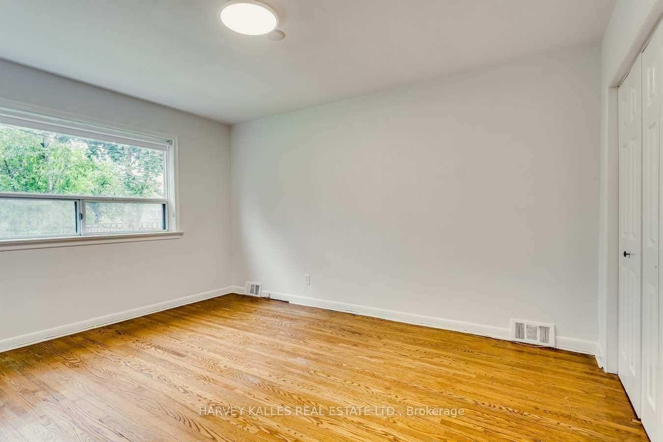 Photo 22 of 135 Combe Avenue, North York, Bathurst Manor — HOMEH
