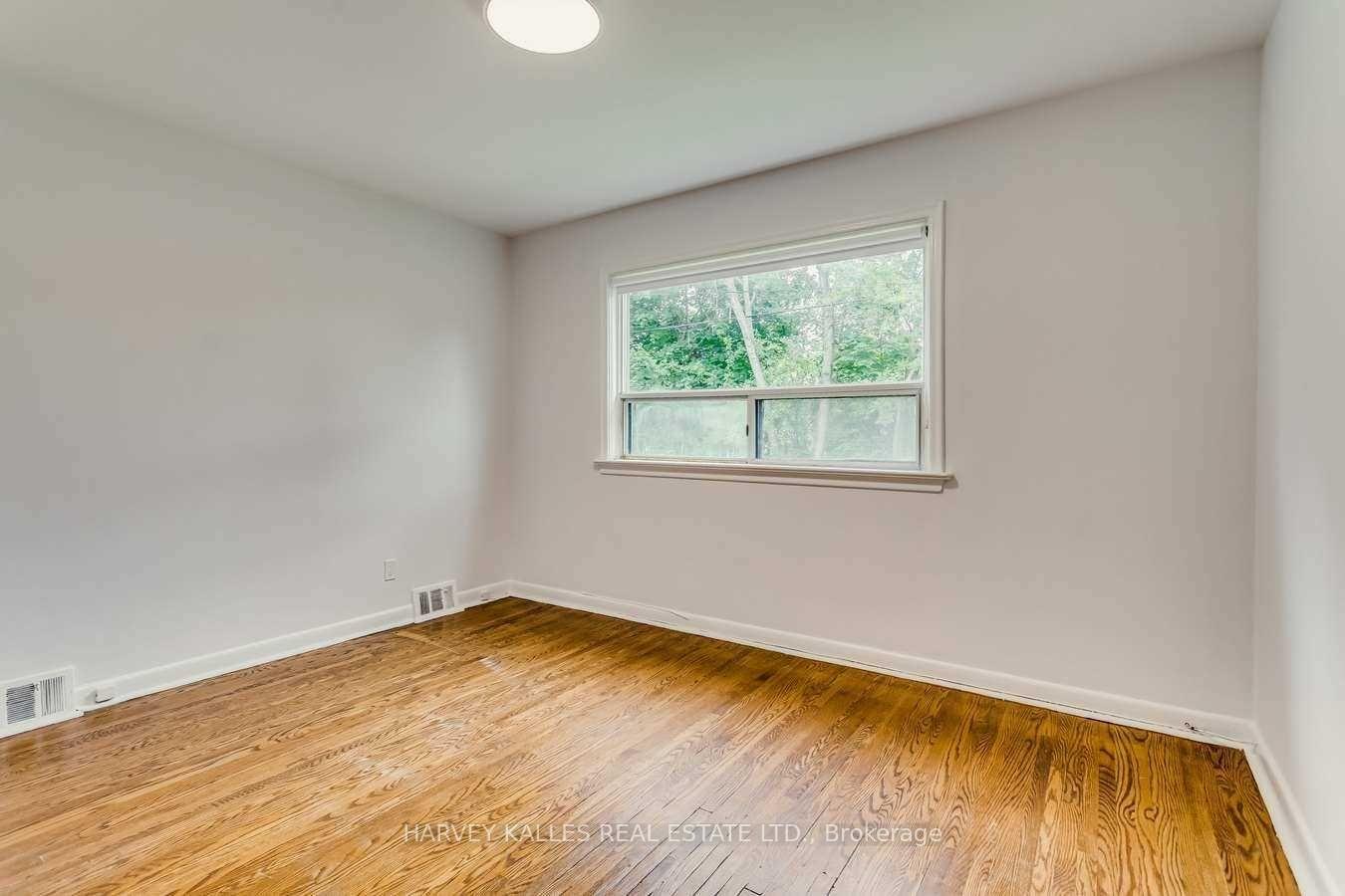 Photo 23 of 135 Combe Avenue, North York, Bathurst Manor — HOMEH