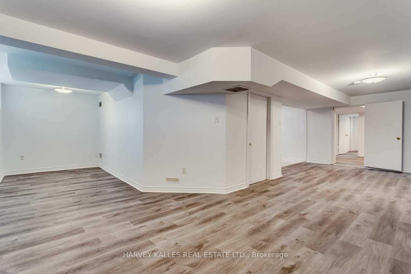Photo 27 of 135 Combe Avenue, North York, Bathurst Manor — HOMEH
