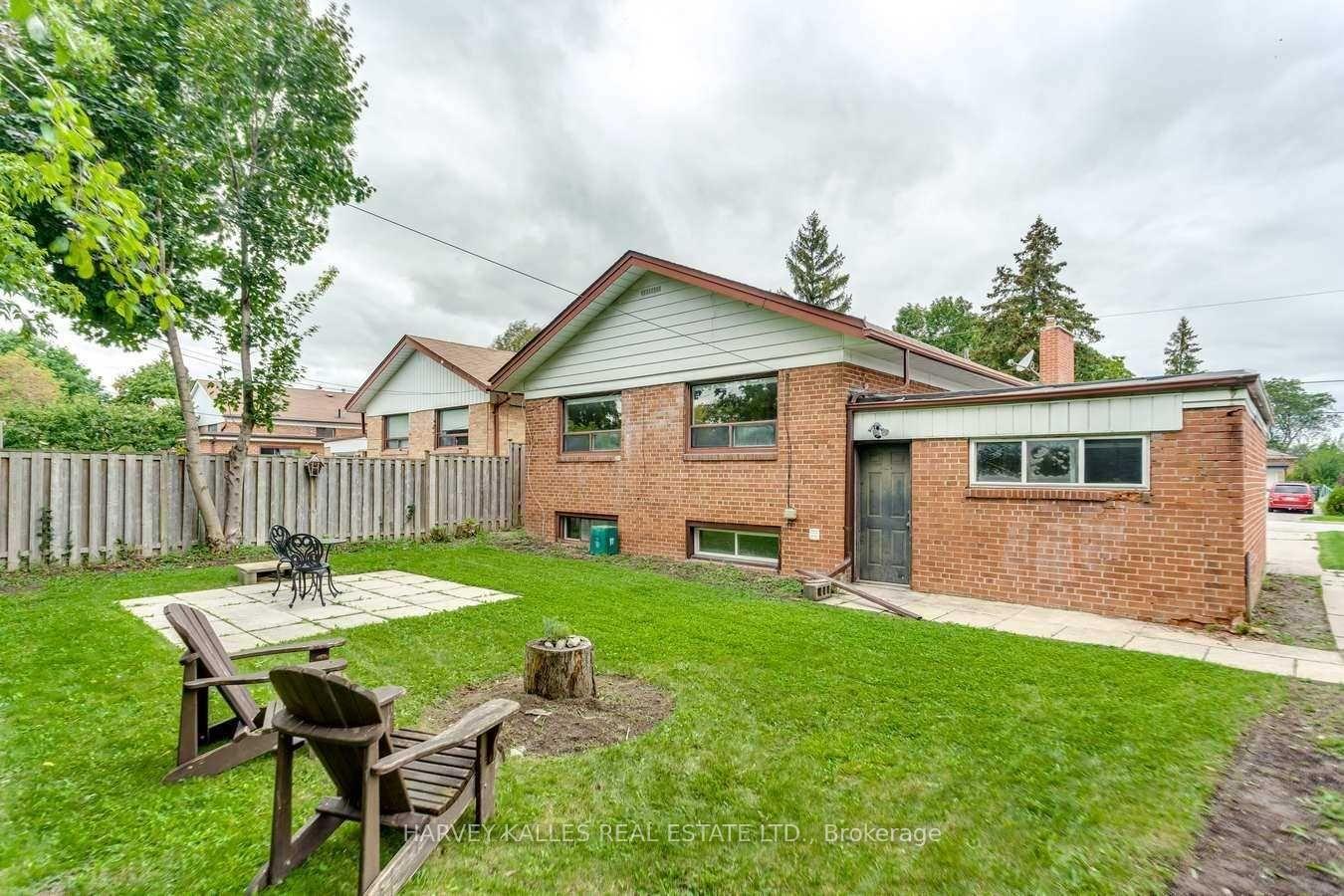 Photo 32 of 135 Combe Avenue, North York, Bathurst Manor — HOMEH