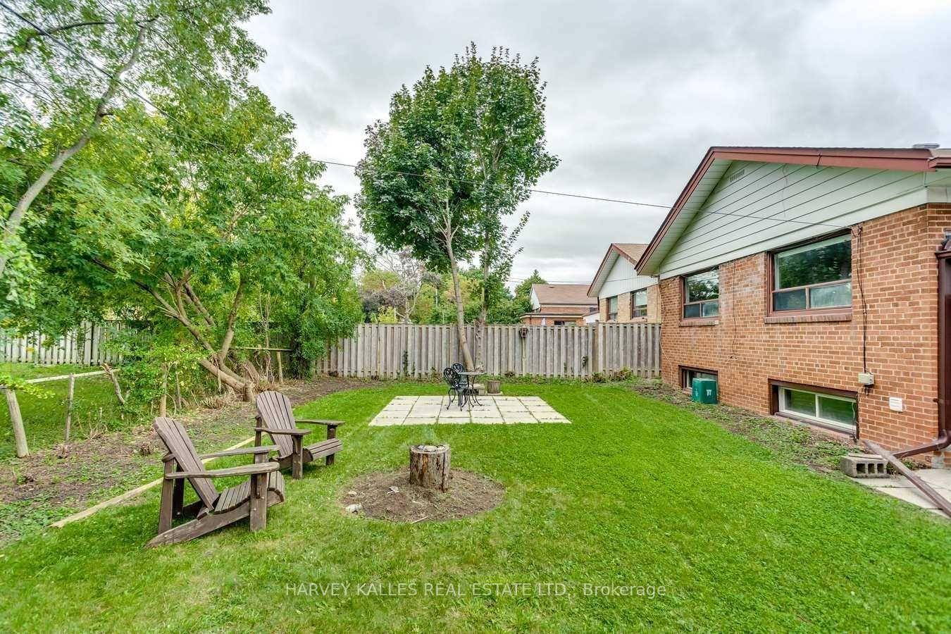 Photo 33 of 135 Combe Avenue, North York, Bathurst Manor — HOMEH