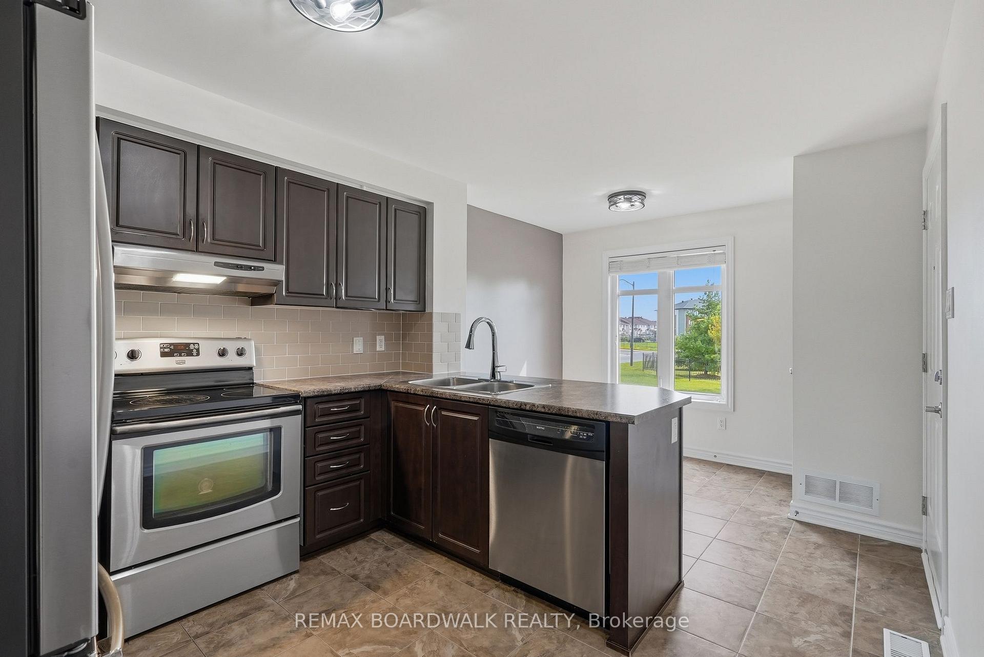 Photo 2 of 2330 Esprit Drive, Ottawa, Avalon East — HOMEH