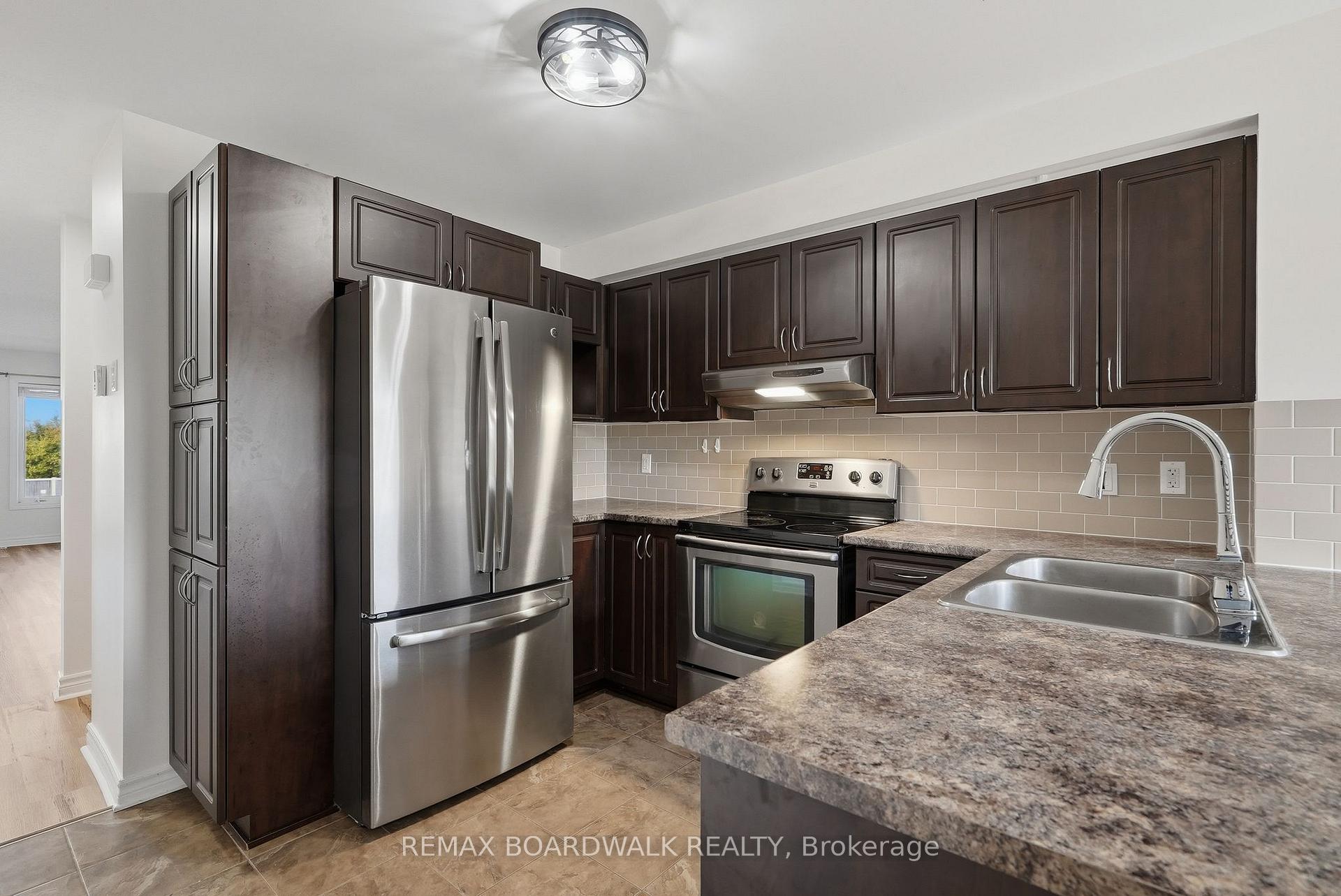 Photo 3 of 2330 Esprit Drive, Ottawa, Avalon East — HOMEH