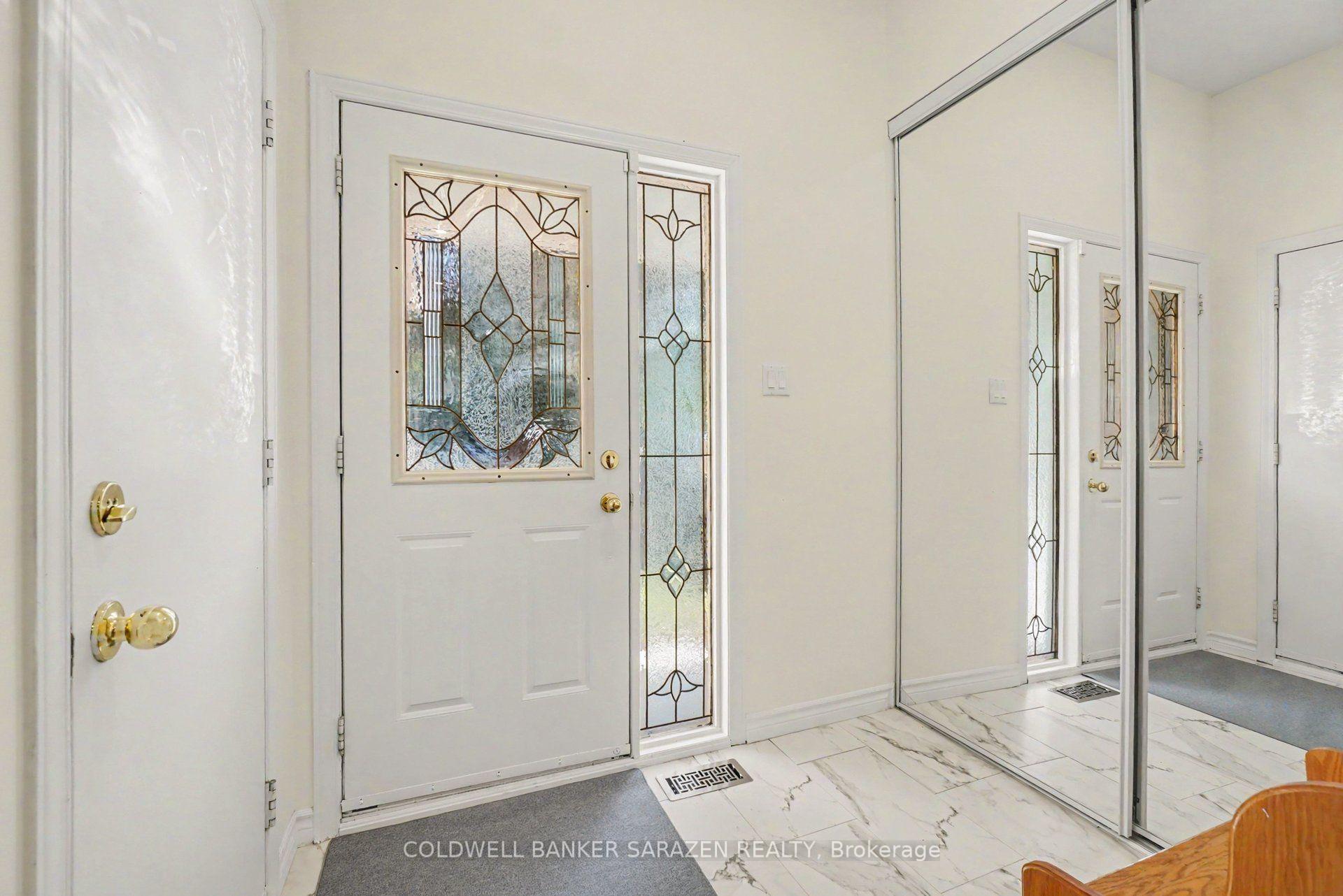 Photo 4 of 16 Crownridge Drive, Ottawa, Kanata - Emerald Meadows/Trailwest — HOMEH
