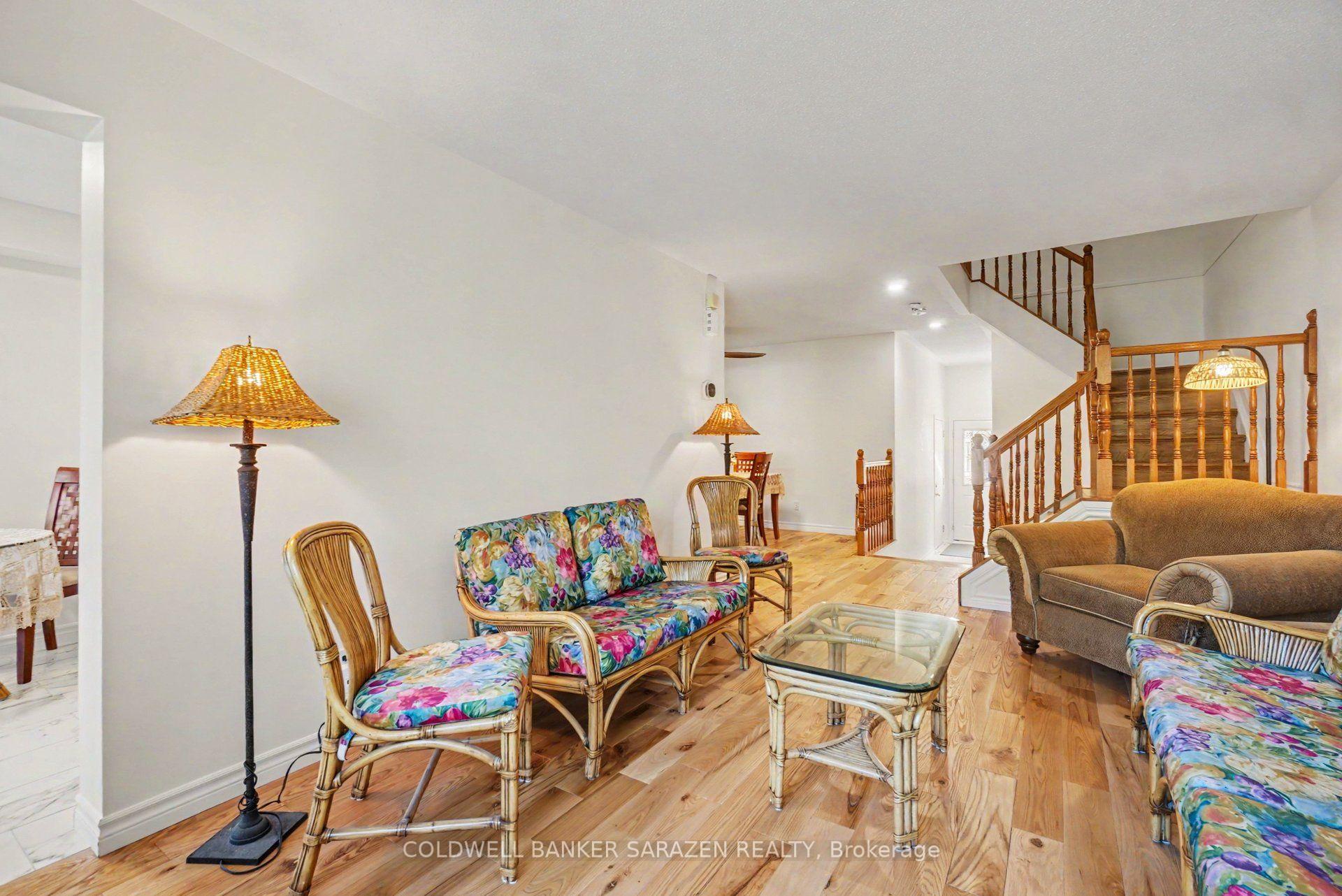 Photo 5 of 16 Crownridge Drive, Ottawa, Kanata - Emerald Meadows/Trailwest — HOMEH
