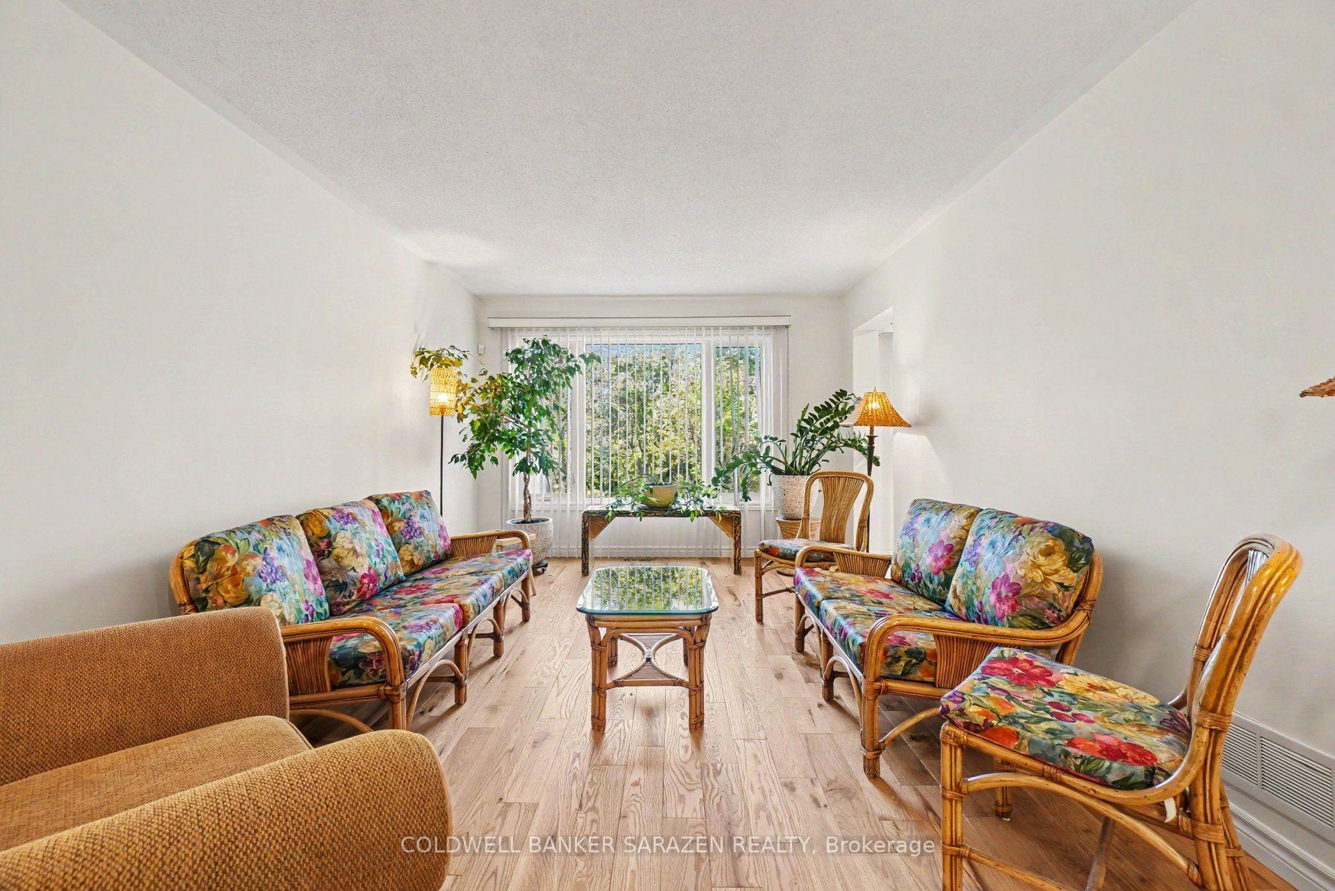 Photo 6 of 16 Crownridge Drive, Ottawa, Kanata - Emerald Meadows/Trailwest — HOMEH