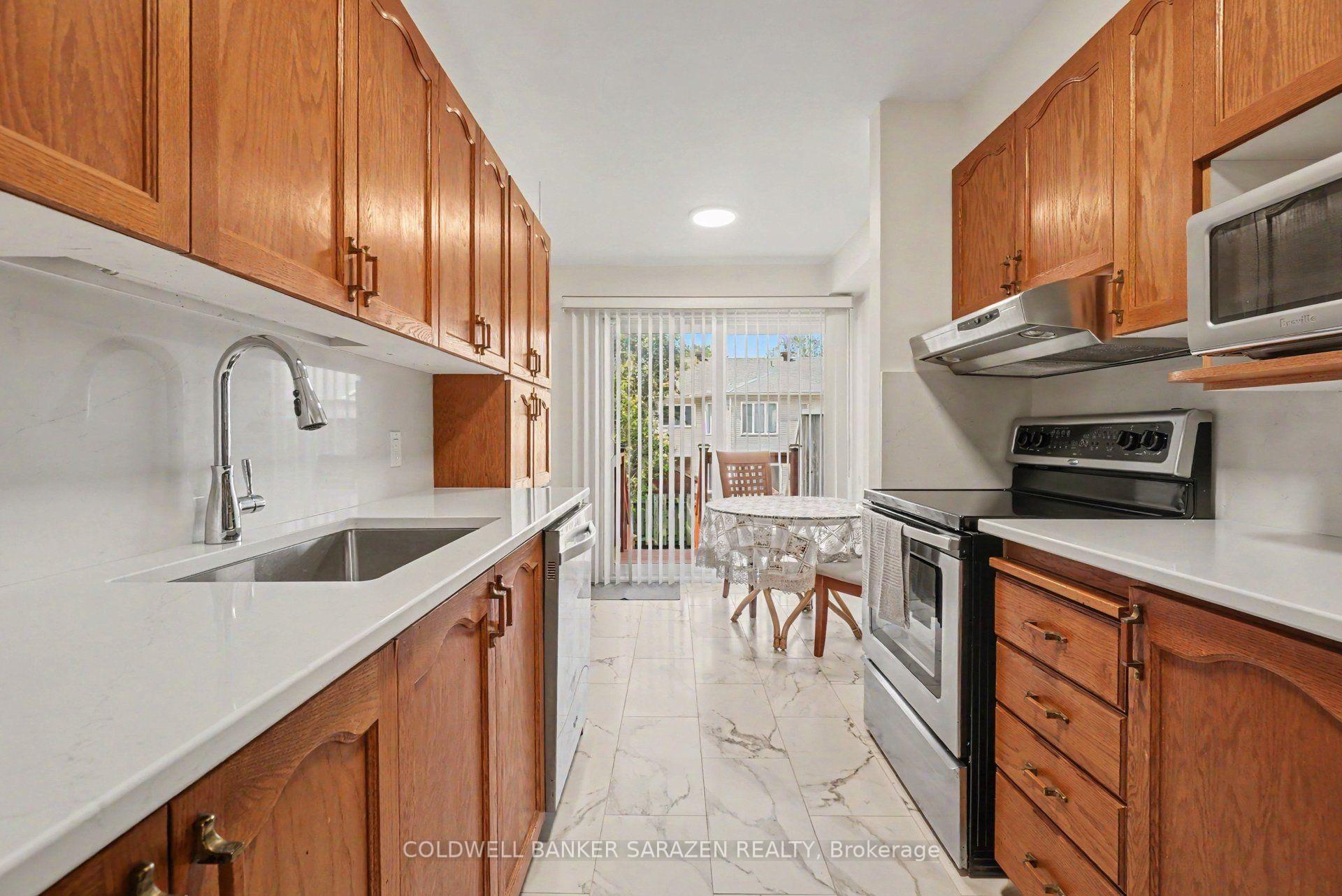 Photo 8 of 16 Crownridge Drive, Ottawa, Kanata - Emerald Meadows/Trailwest — HOMEH