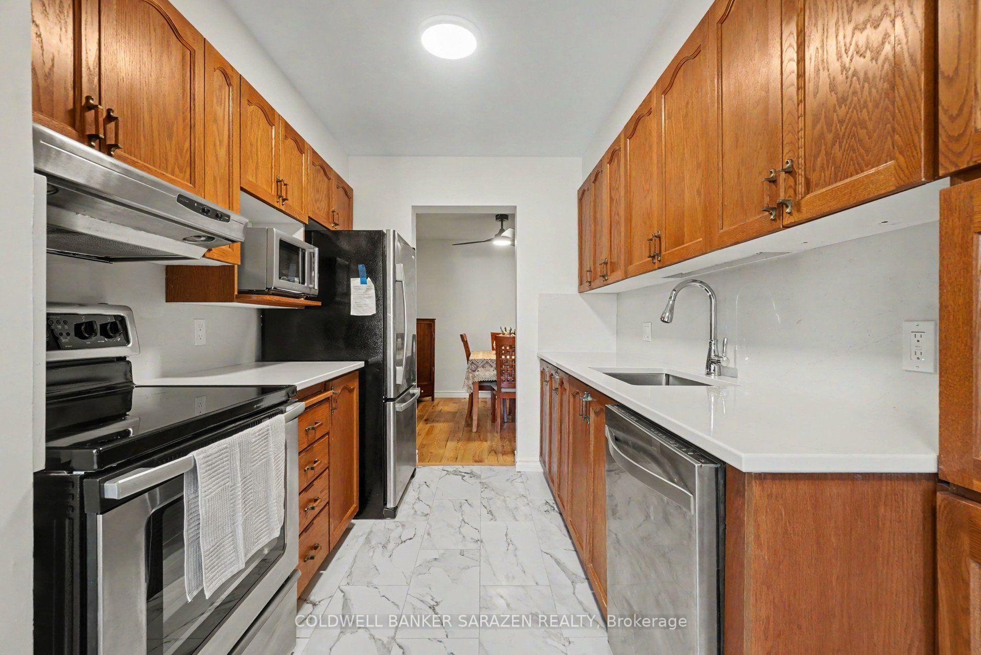 Photo 9 of 16 Crownridge Drive, Ottawa, Kanata - Emerald Meadows/Trailwest — HOMEH