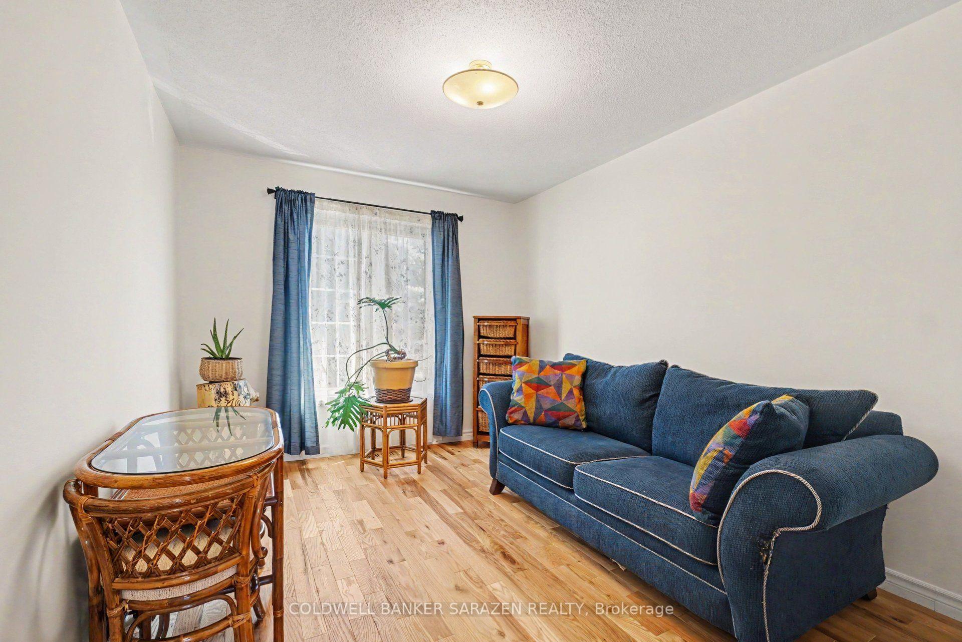 Photo 11 of 16 Crownridge Drive, Ottawa, Kanata - Emerald Meadows/Trailwest — HOMEH