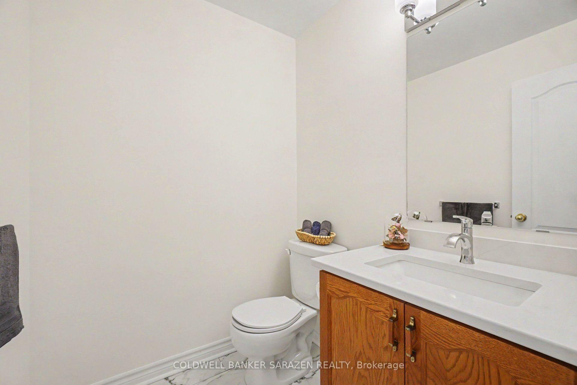 Photo 13 of 16 Crownridge Drive, Ottawa, Kanata - Emerald Meadows/Trailwest — HOMEH