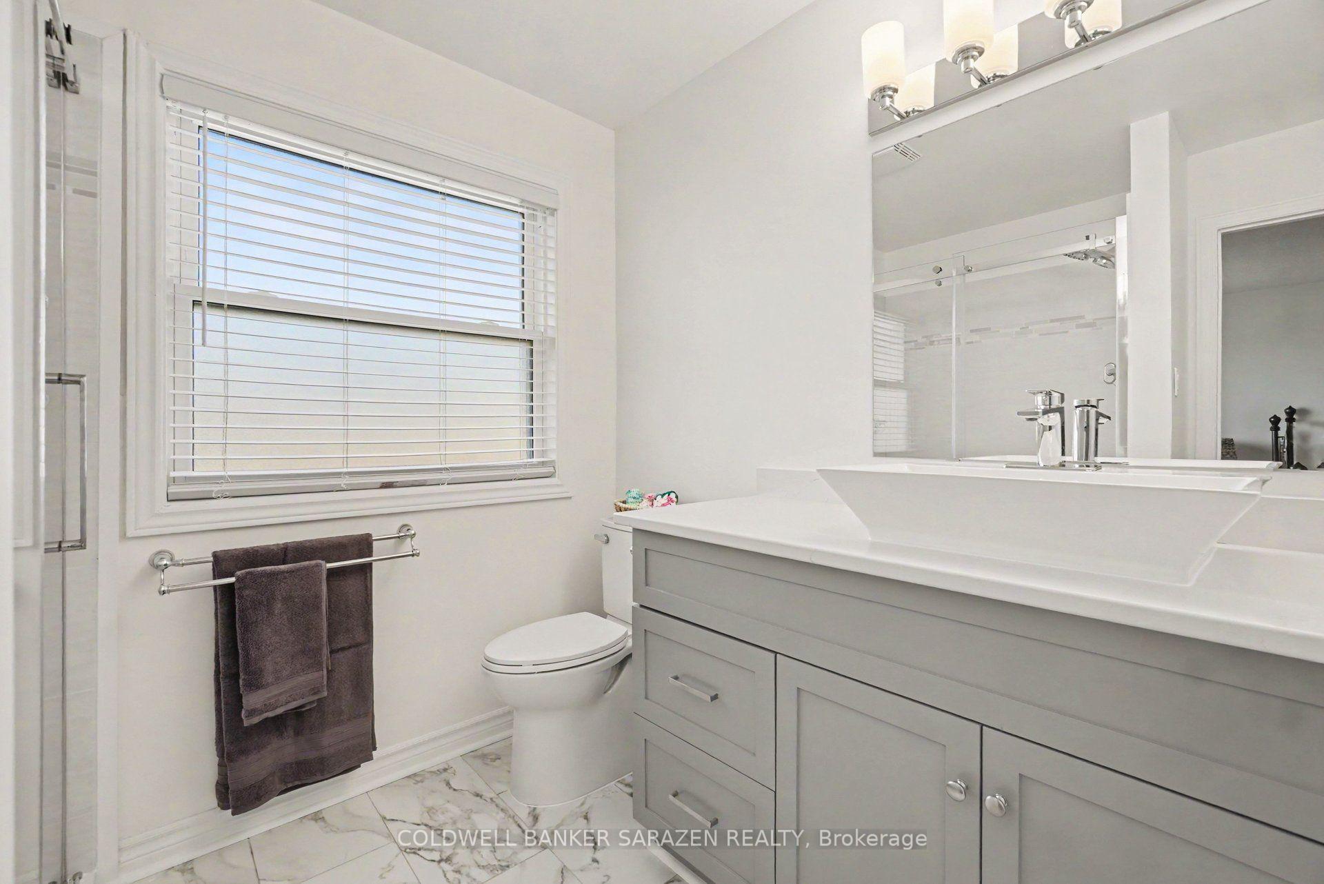 Photo 14 of 16 Crownridge Drive, Ottawa, Kanata - Emerald Meadows/Trailwest — HOMEH