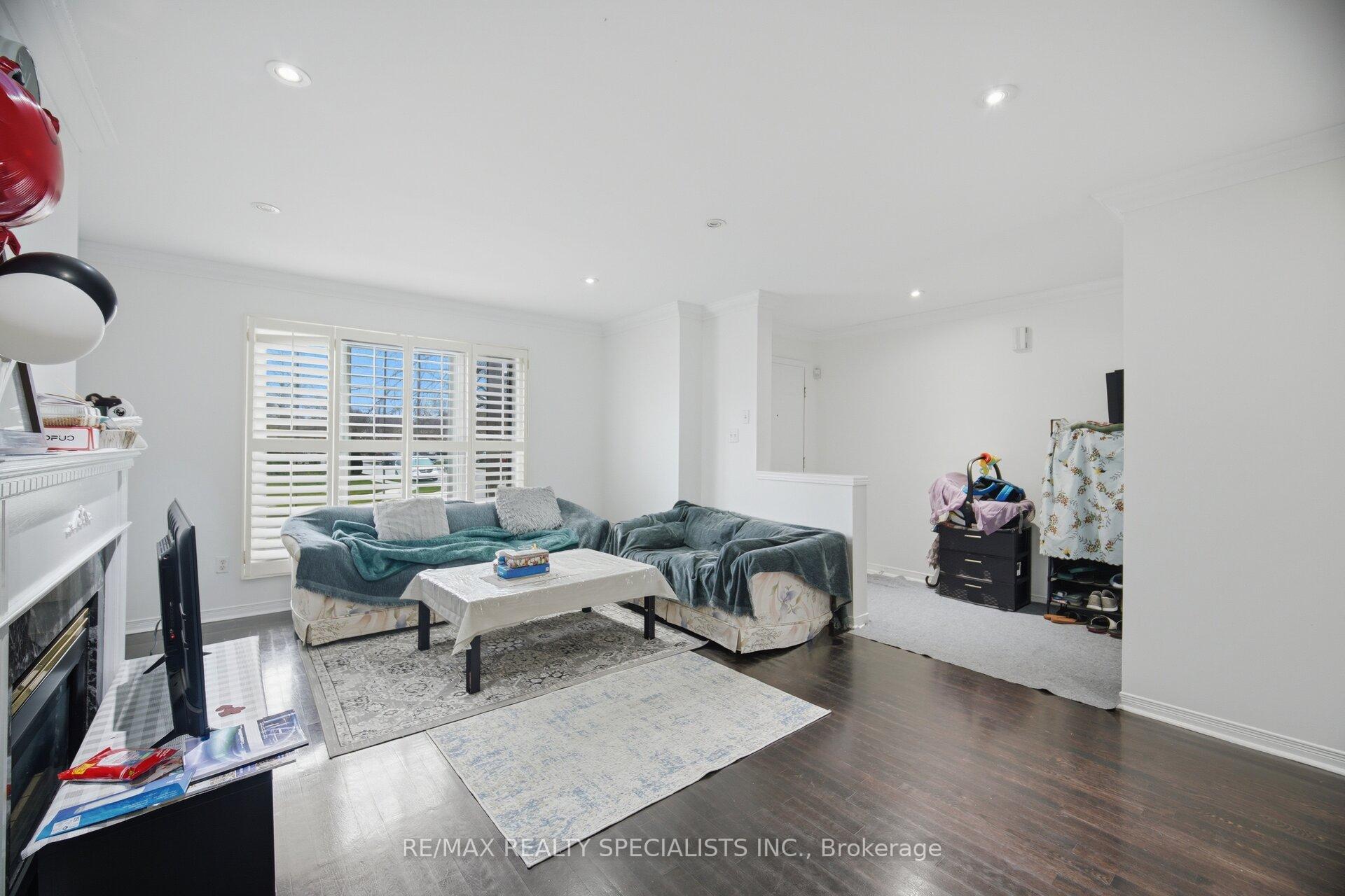 Photo 2 of 64 Dolphin Song Crescent, Brampton, Sandringham-Wellington — HOMEH