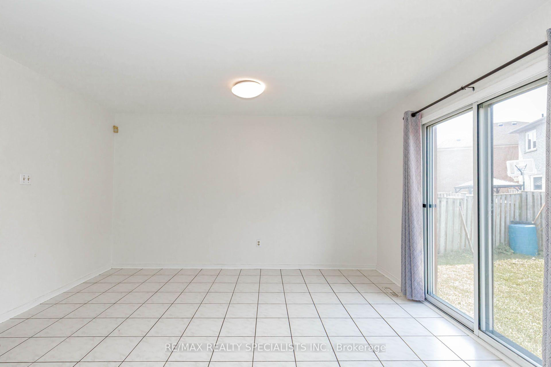 Photo 6 of 64 Dolphin Song Crescent, Brampton, Sandringham-Wellington — HOMEH