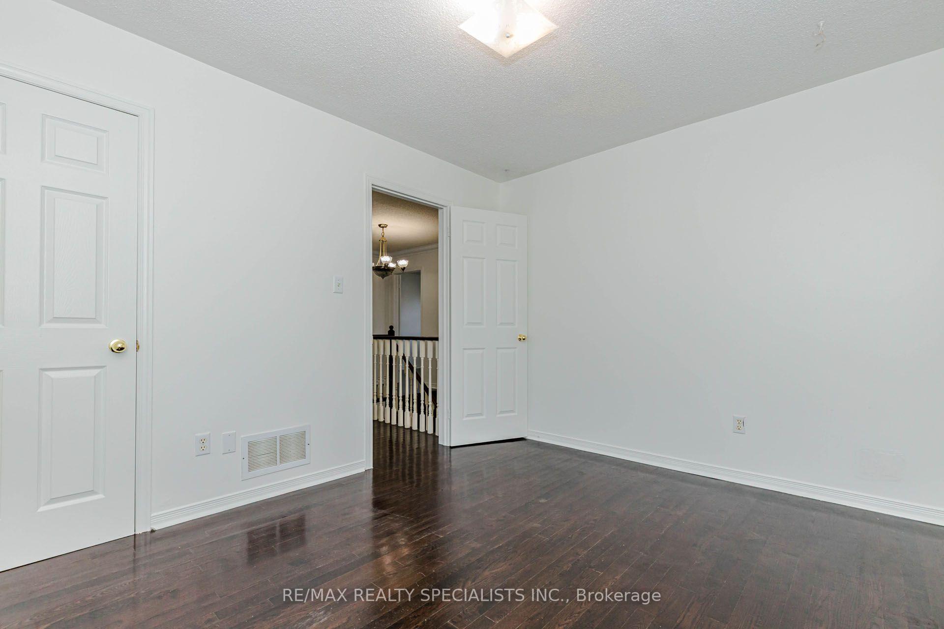 Photo 10 of 64 Dolphin Song Crescent, Brampton, Sandringham-Wellington — HOMEH