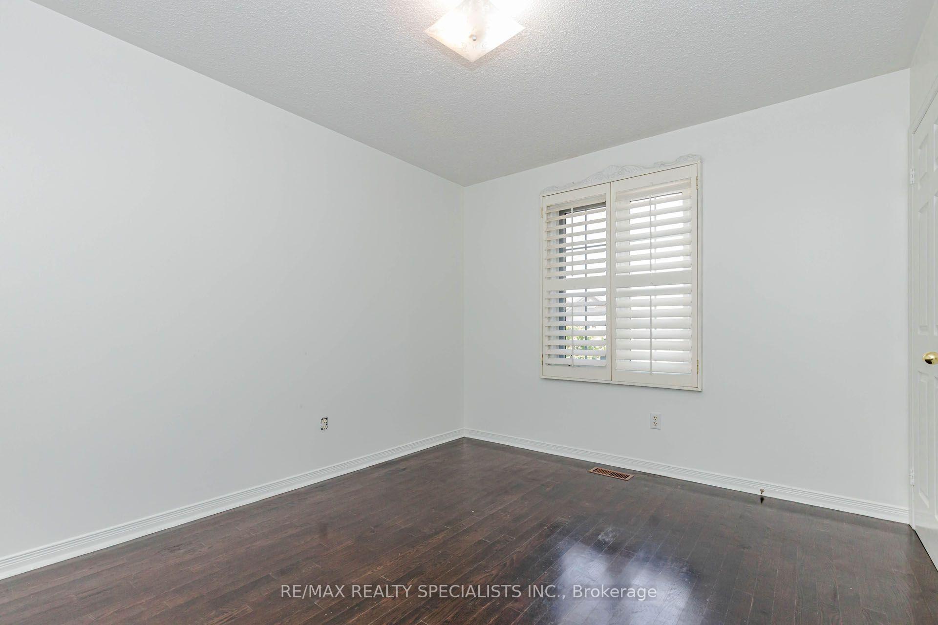 Photo 11 of 64 Dolphin Song Crescent, Brampton, Sandringham-Wellington — HOMEH