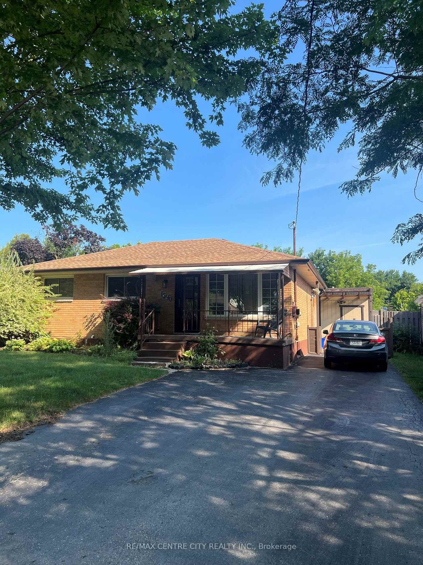 Photo 1 of 1590 Dixie Street, London, East H — HOMEH