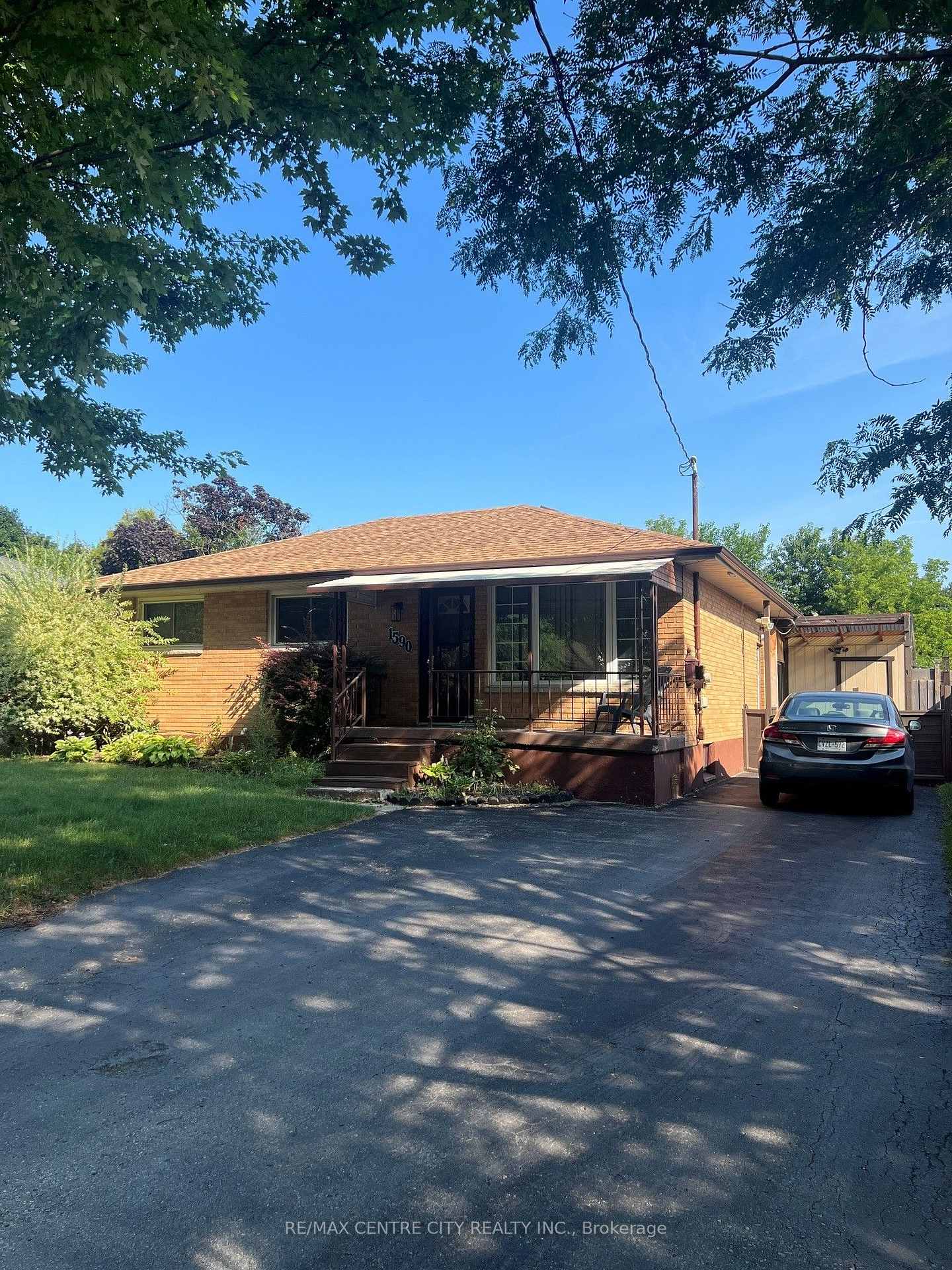 Photo 2 of 1590 Dixie Street, London, East H — HOMEH