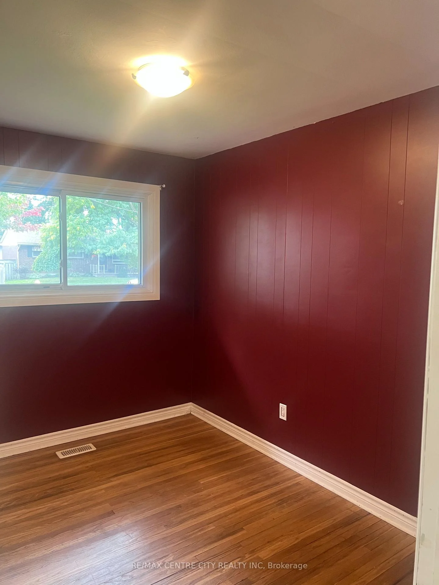Photo 5 of 1590 Dixie Street, London, East H — HOMEH